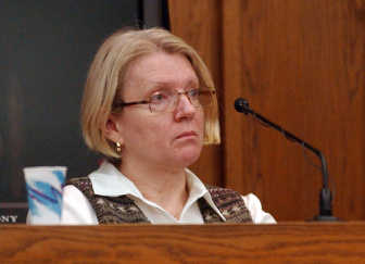 Fred Russell&#39;s mother, <b>Linda Wilms</b> Russell, testifies at her son&#39;s vehicular ... - srx_linda_russell_11-02-2007_FSBTNCJ