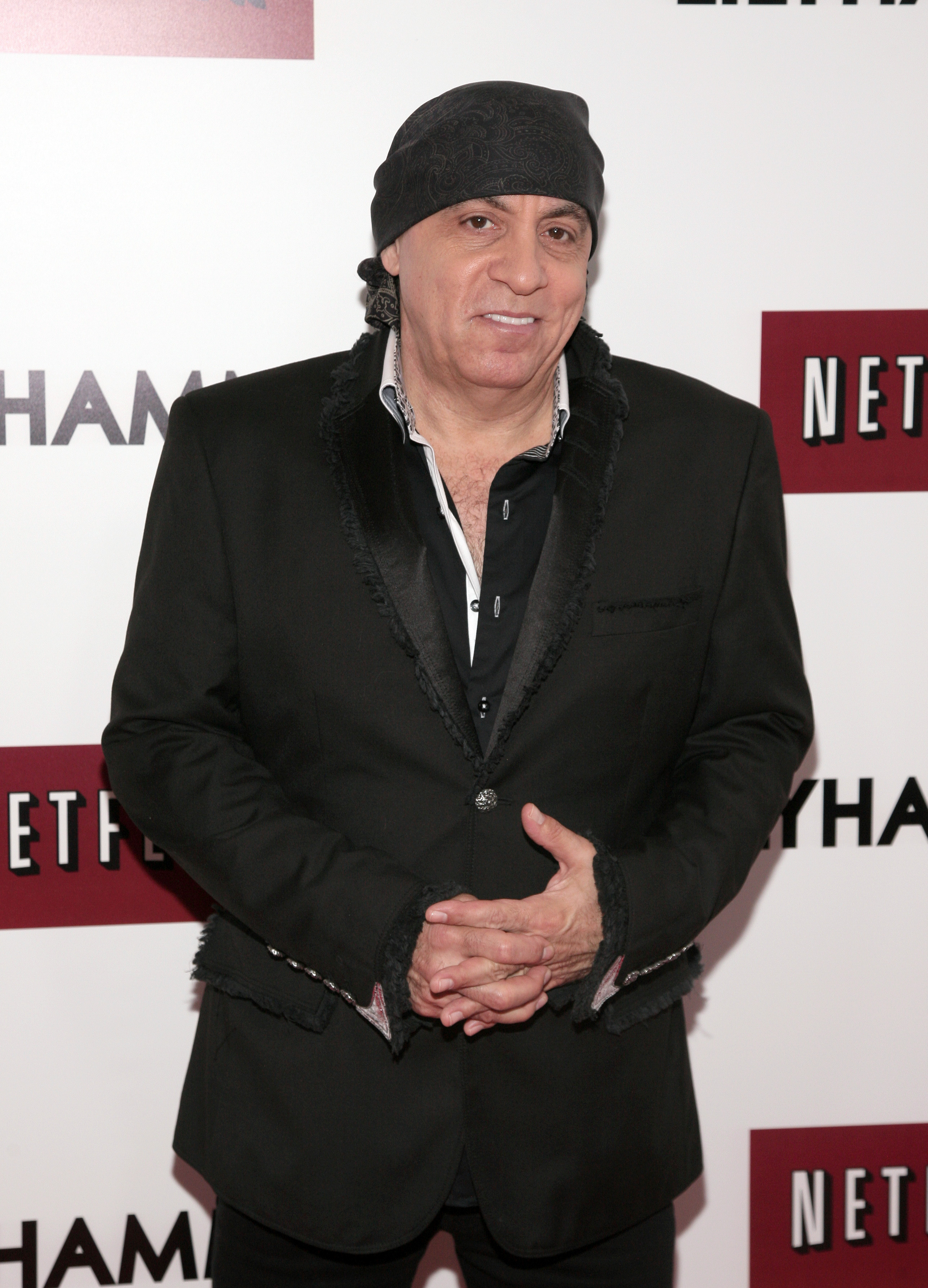 What are some of the bands featured on the Lilyhammer soundtrack?