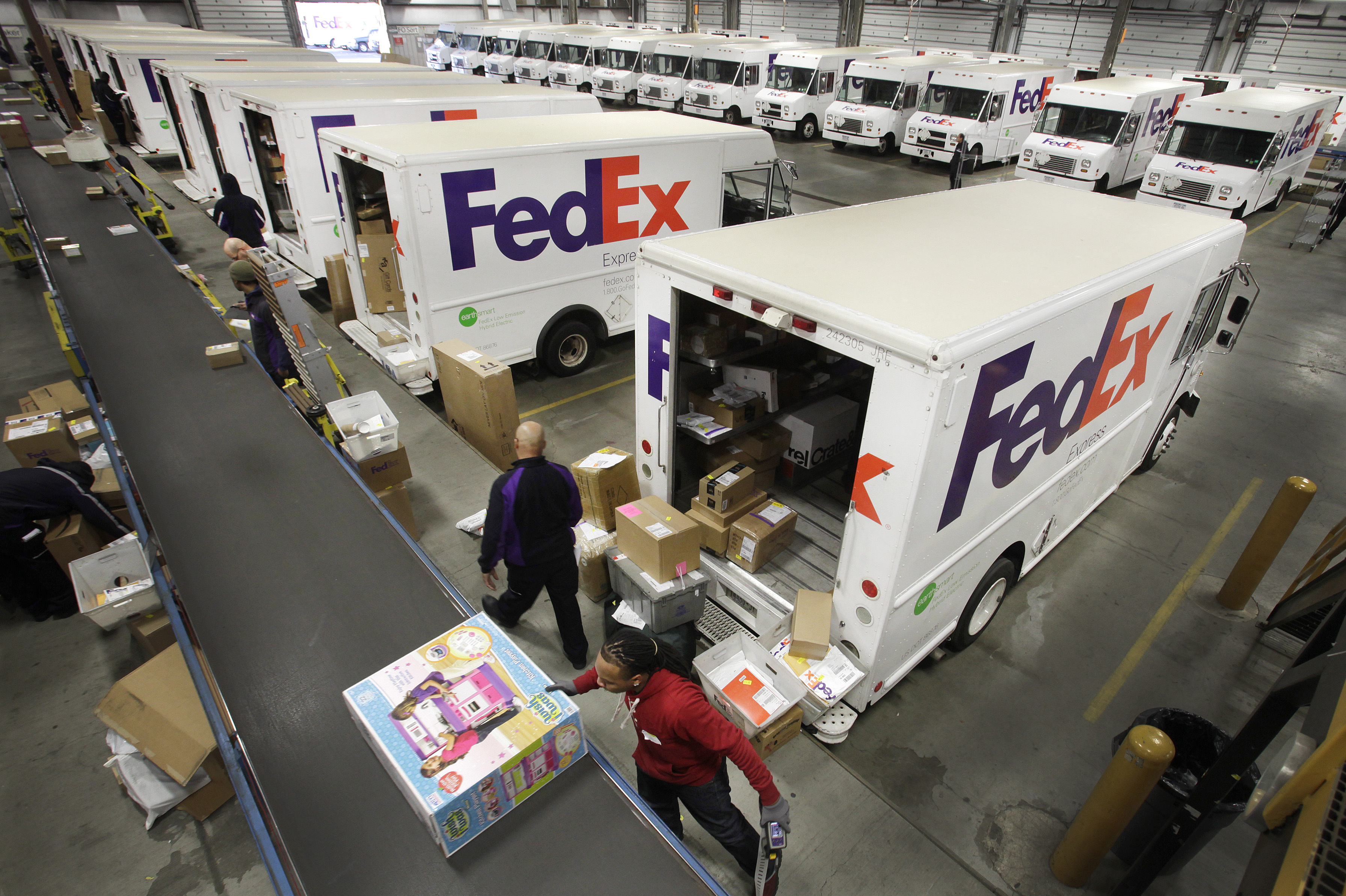 What is the typical FedEx employee discount?