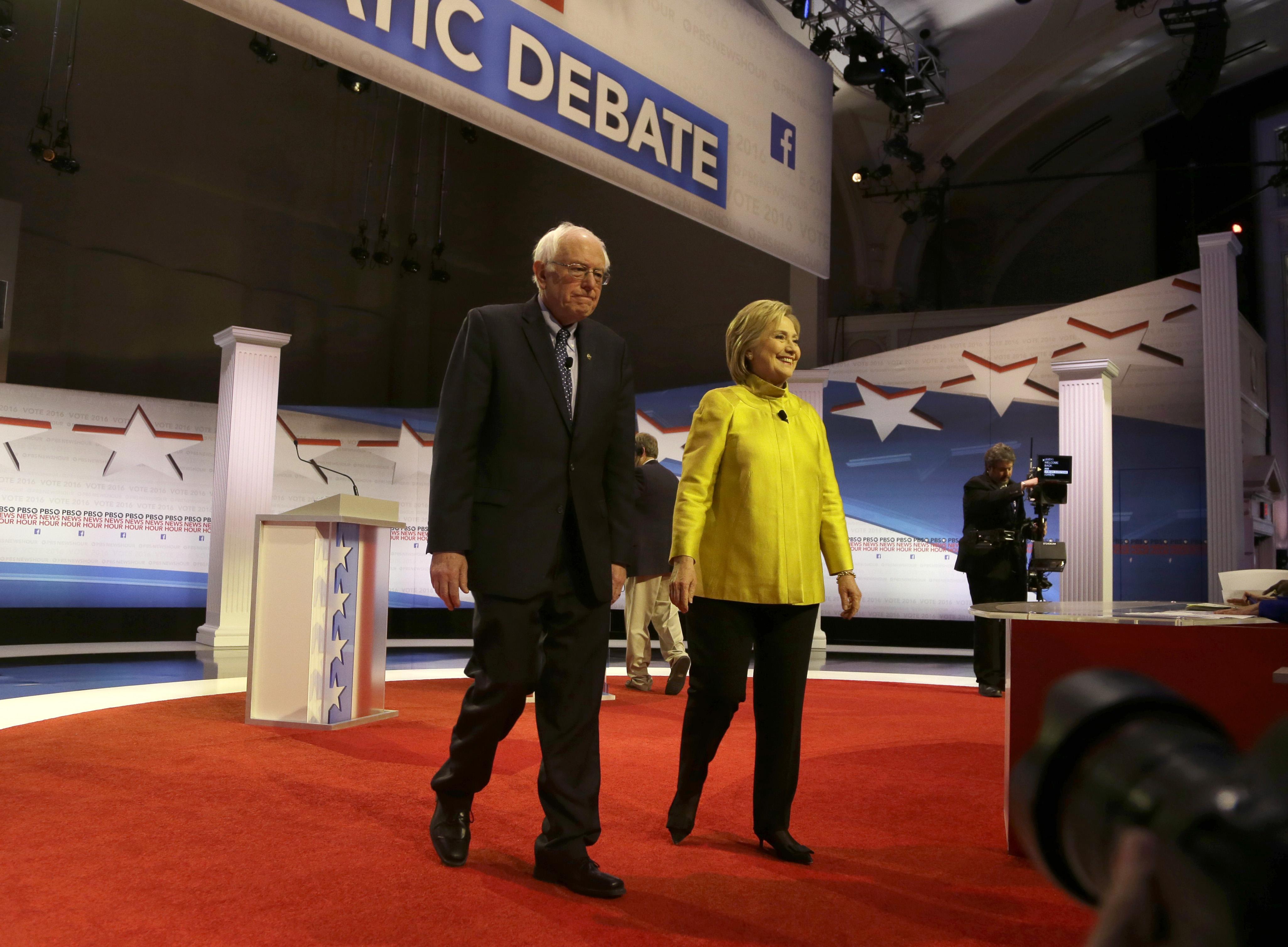 a review of the democratic debate between hillary clinton and bernie sanders While leading nationally, clinton suddenly finds herself under threat of losing the first two state contests, in iowa, where the pair are neck and neck, and in new hampshire, where sanders has a lead. a review of the democratic debate between hillary clinton and bernie sanders While leading nationally, clinton suddenly finds herself under threat of losing the first two state contests, in iowa, where the pair are neck and neck, and in new hampshire, where sanders has a lead.