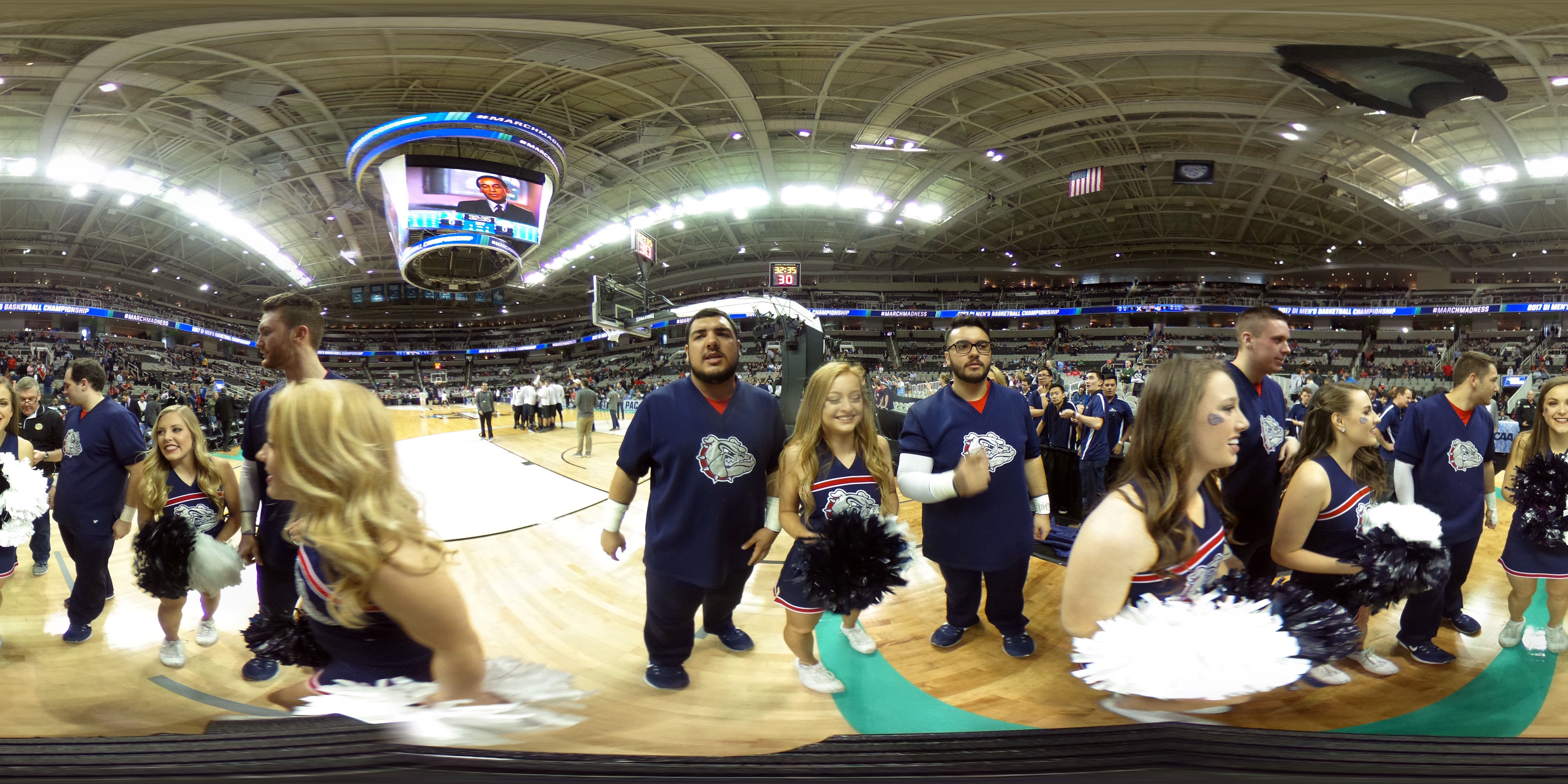 Gonzaga Elite 8 cheerleaders