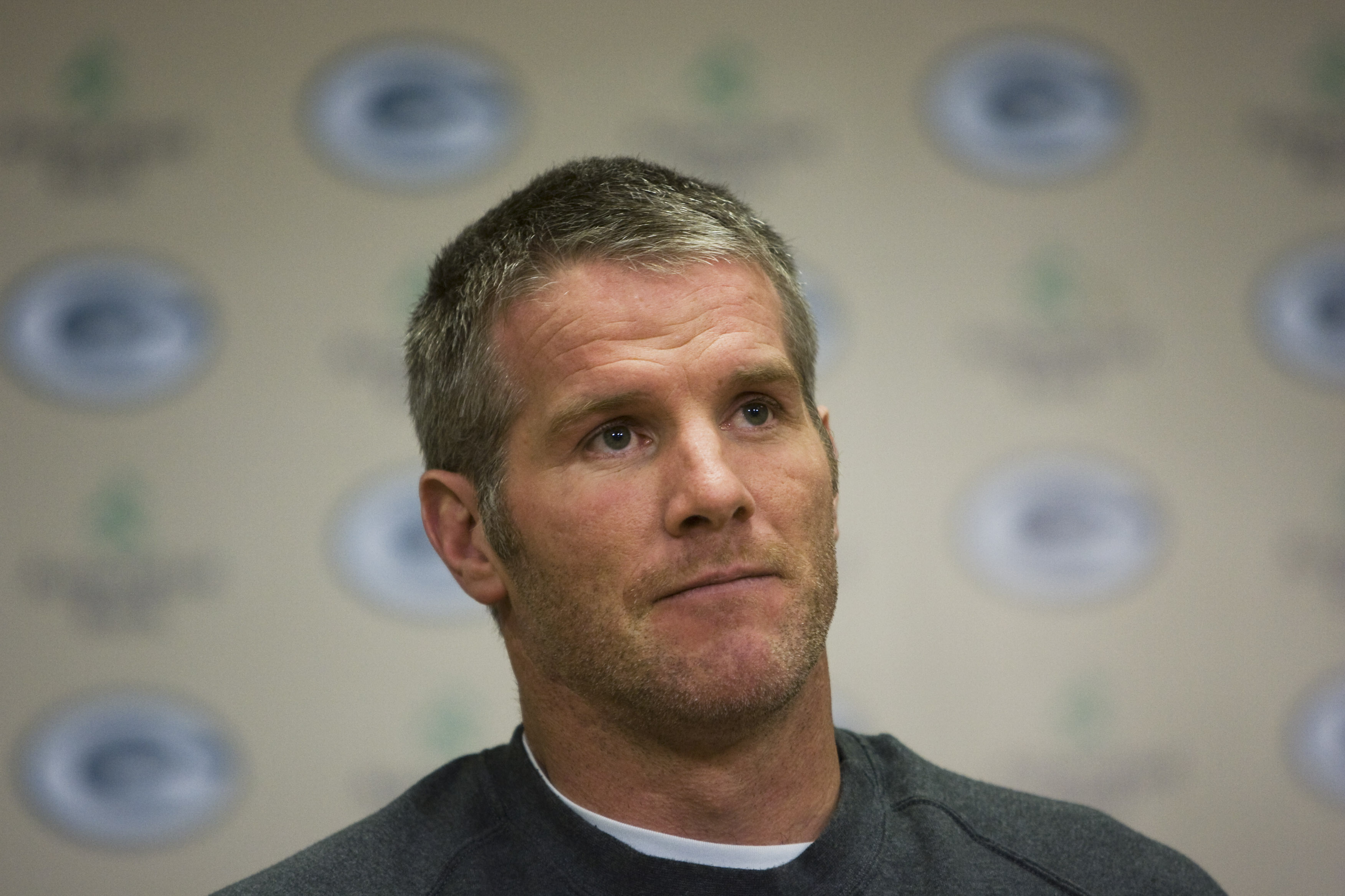 Green Bay Tries To Solve Favre Dilemma