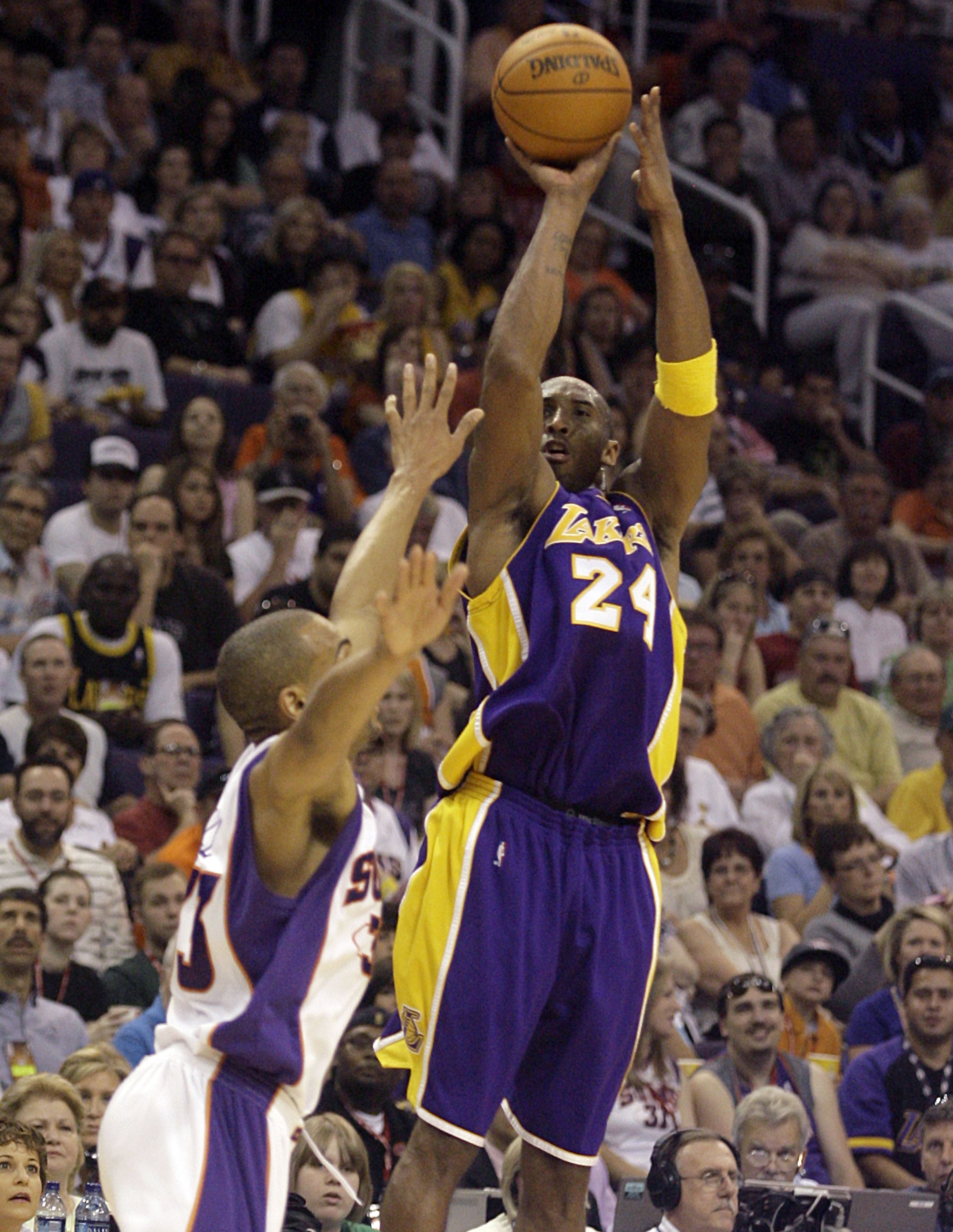 Without Nash, Suns overcome Kobe to beat L.A.