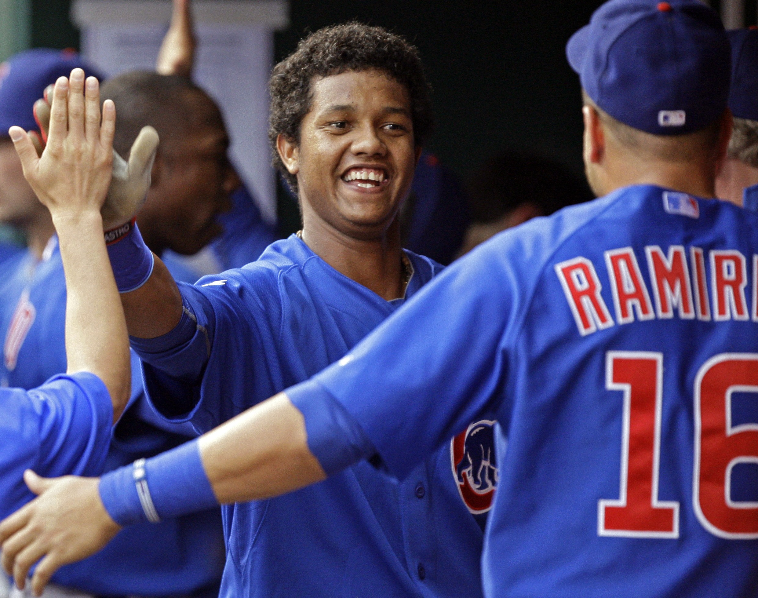 Starlin Castro's walk-off hit lifts Cubs over Reds