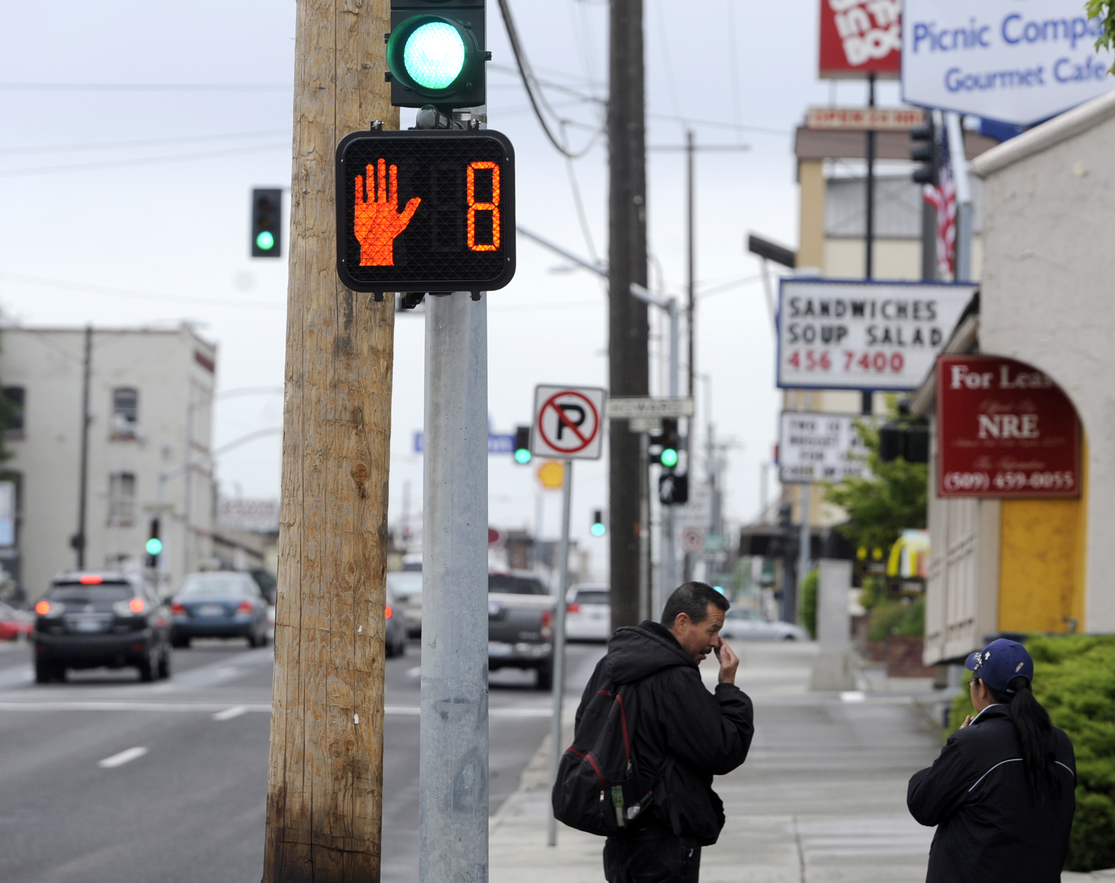 effektiv Undskyld mig tildeling New crosswalk countdown lights tell pedestrians when the red light's coming  | The Spokesman-Review