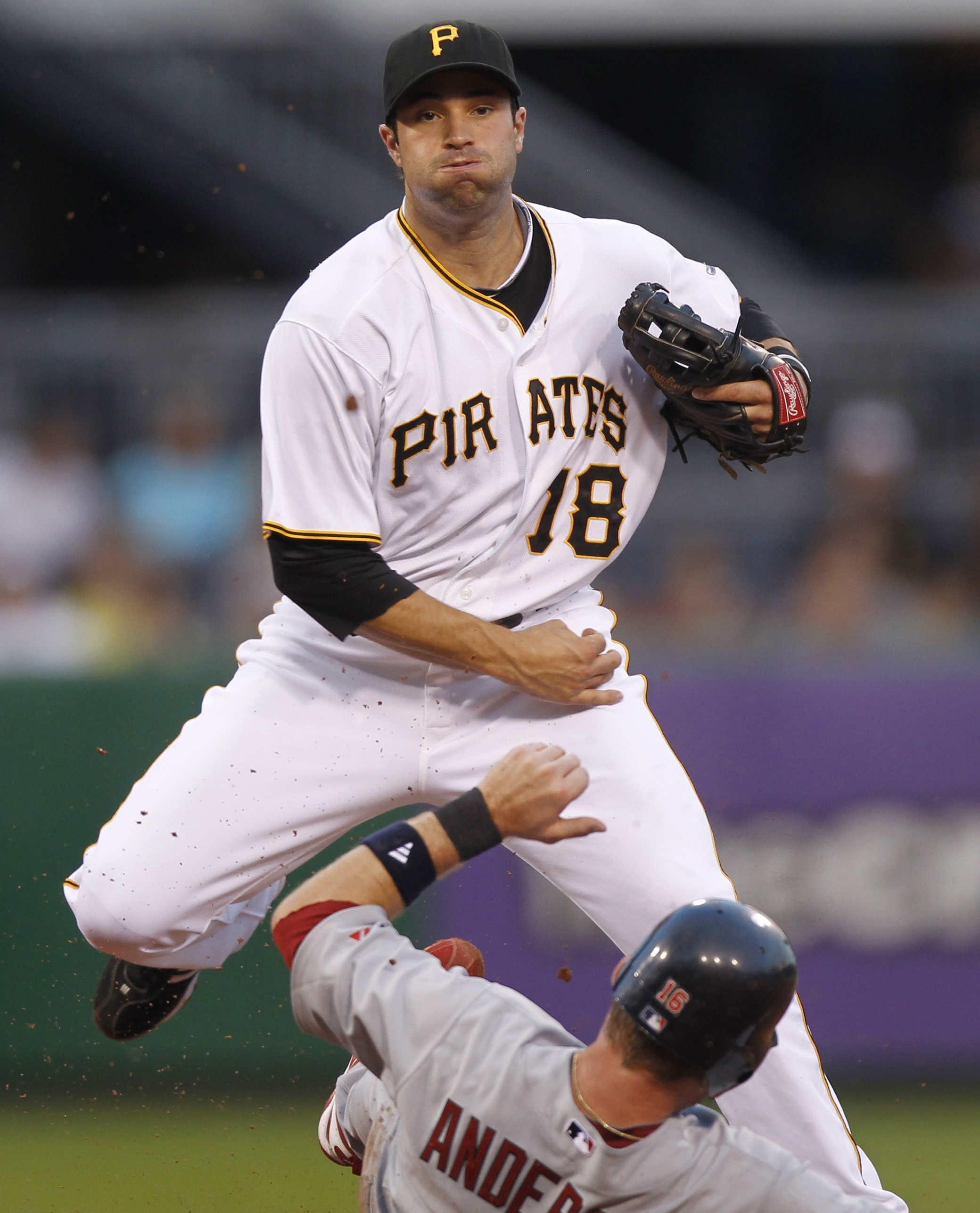 Gearceerd Fotoelektrisch Manhattan Pittsburgh Pirates second baseman linked to Clemente | The Spokesman-Review