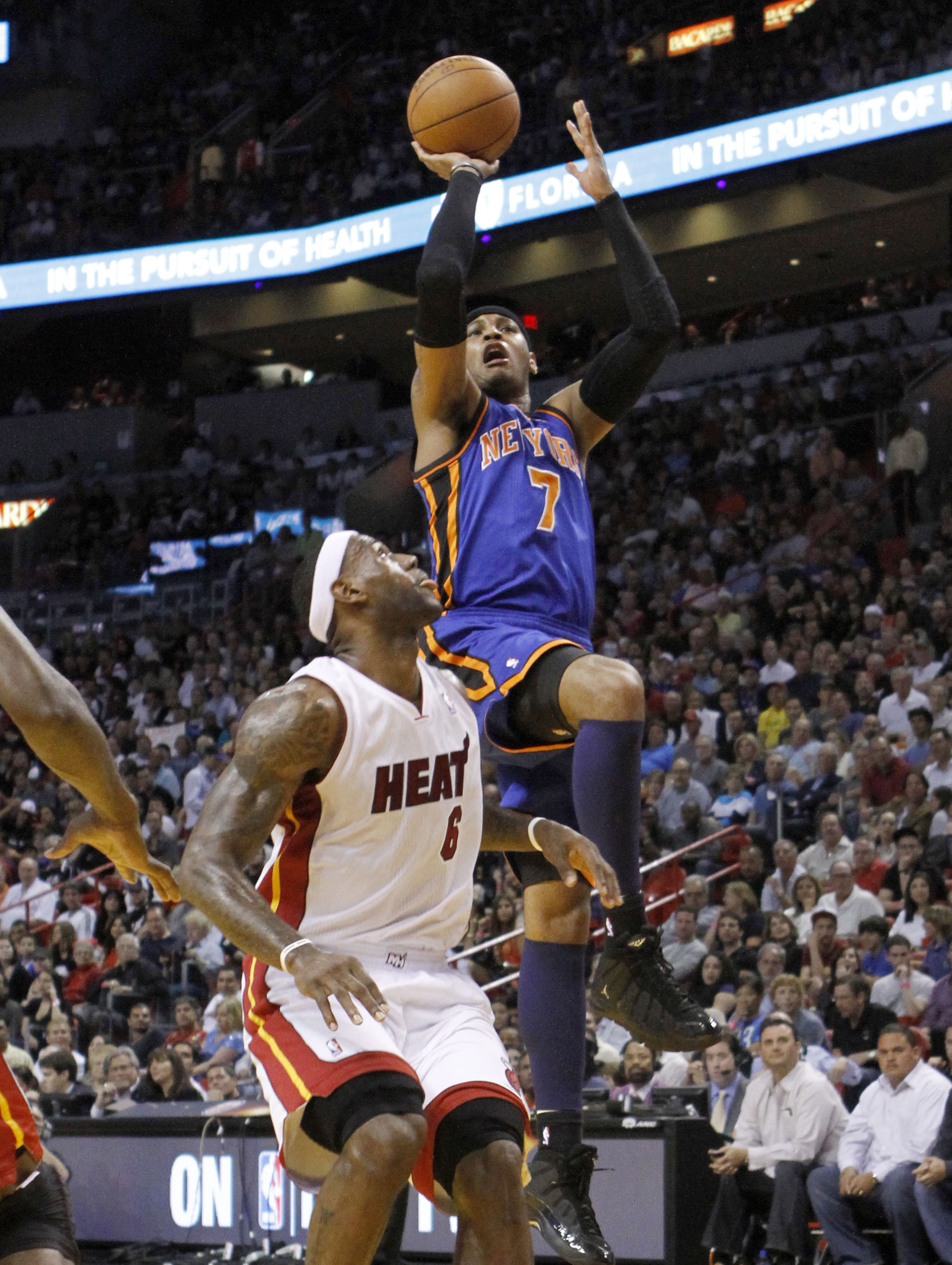 New York Knicks Carmelo Anthony dunks the ball in the overtime