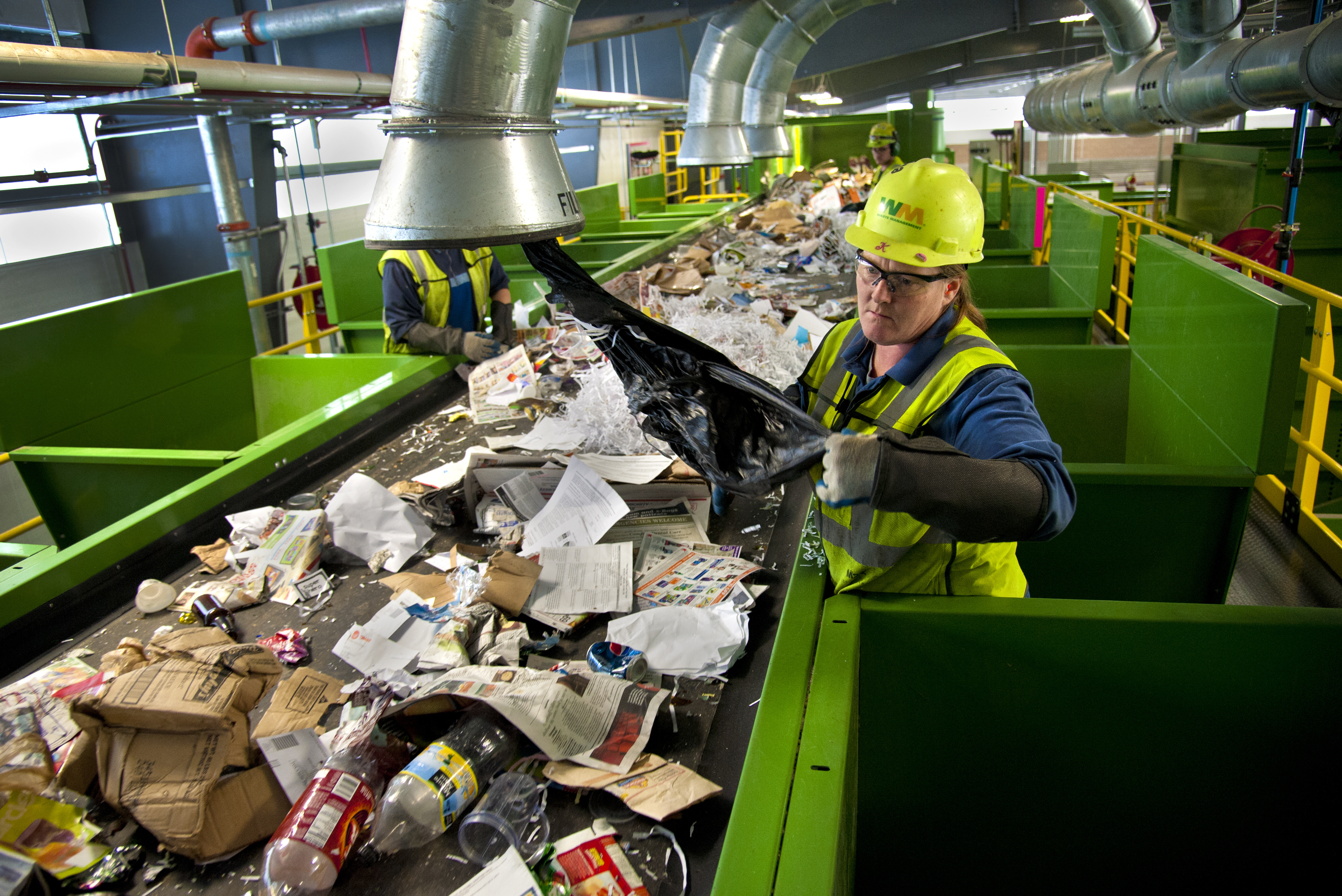 Humans, automation keep new recycling center humming along | The Spokesman-Review