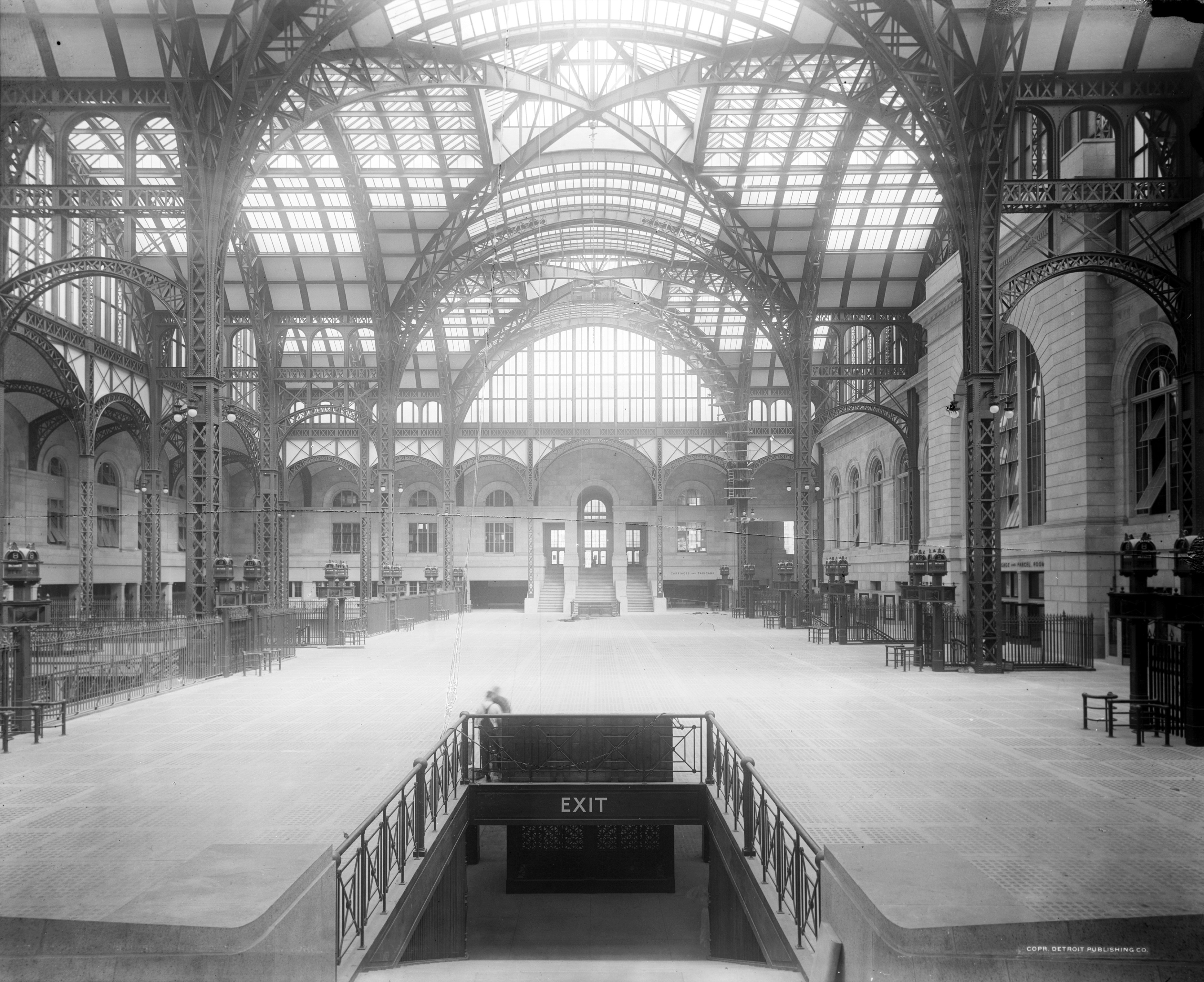 Какой московский вокзал начали реконструировать в 1890. Пенсильванский вокзал в Нью-Йорке. Пенсильванский вокзал Нью-Йорк 1910 года. Старый пенсильванский вокзал Нью-Йорка. Pennsylvania Station (1910–1963).