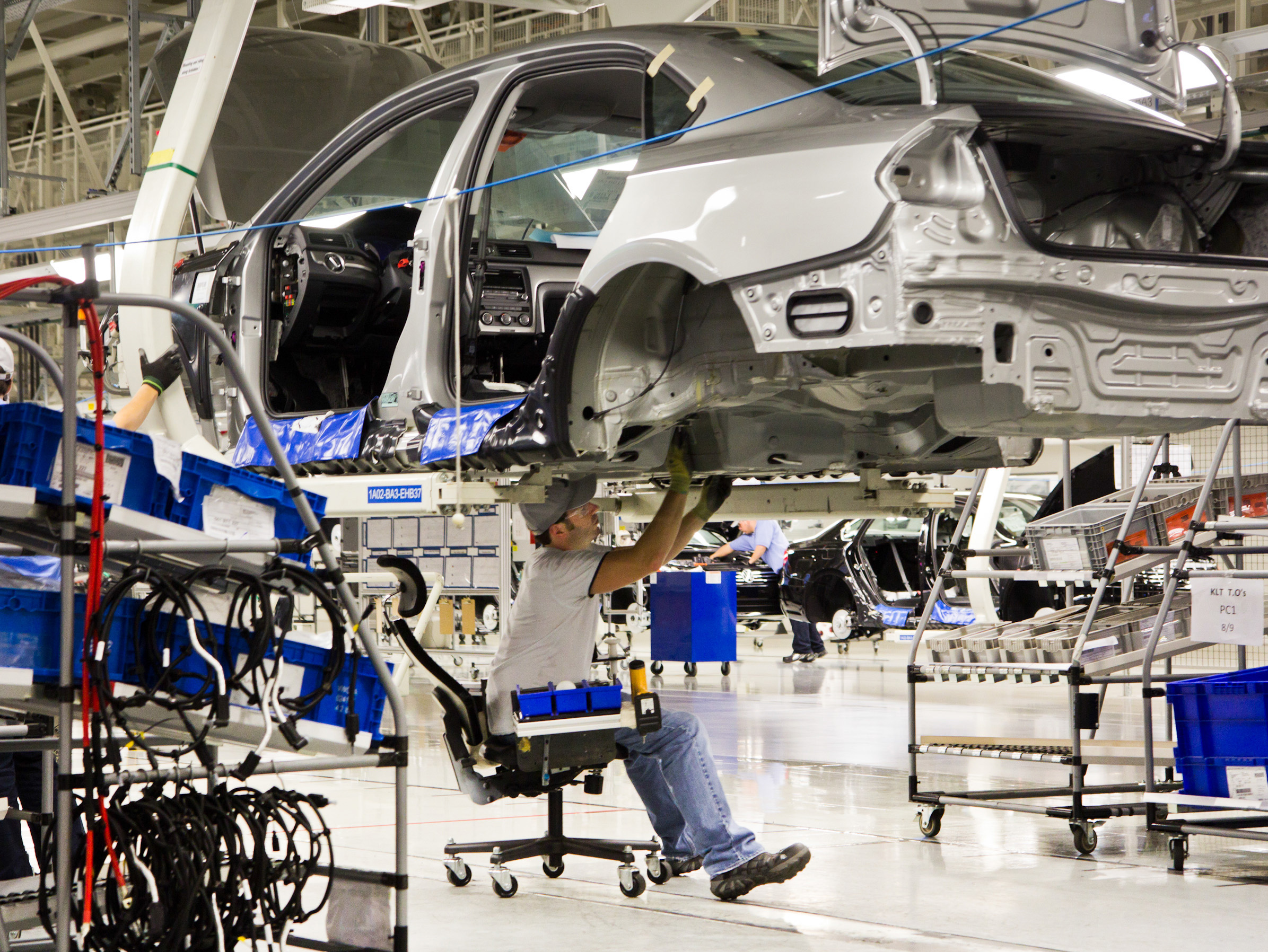 is mexico building car factories