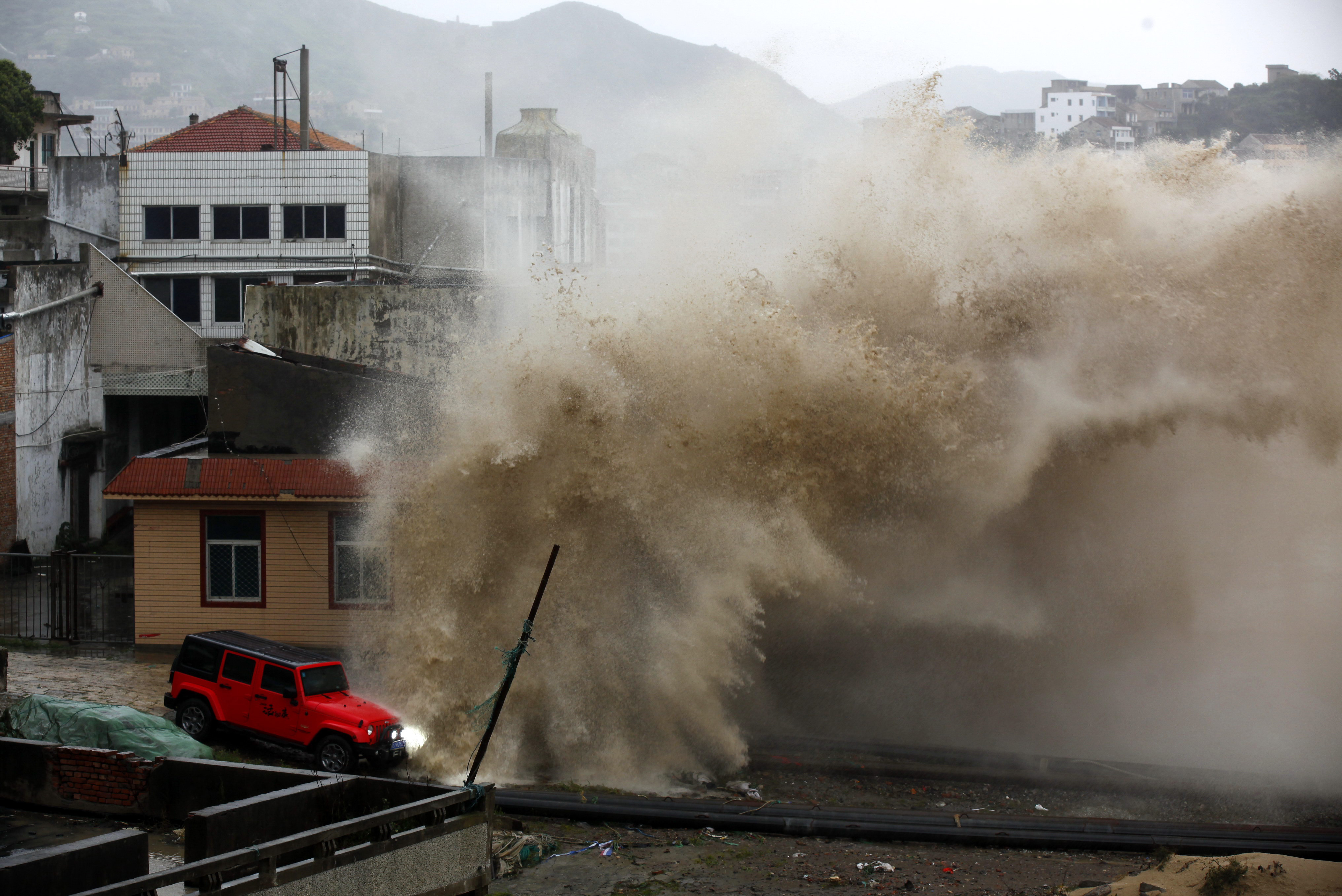 Typhoon roars ashore in China The SpokesmanReview