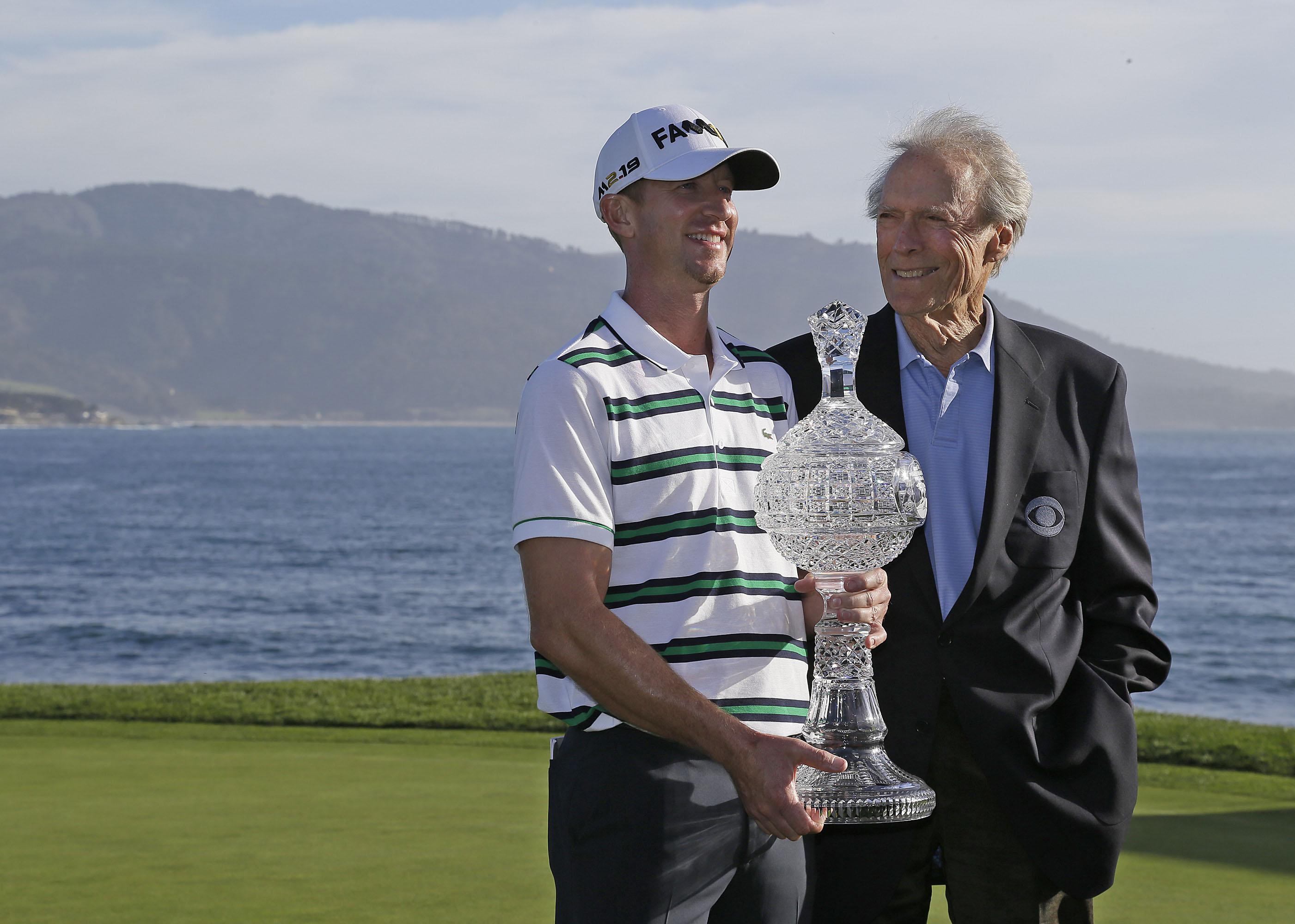 Golf Roundup Taylor Wins At Pebble Beach After Mickelson Misses Vaughn Taylor Left Poses With His Trophy And Clint Eastwood Right On