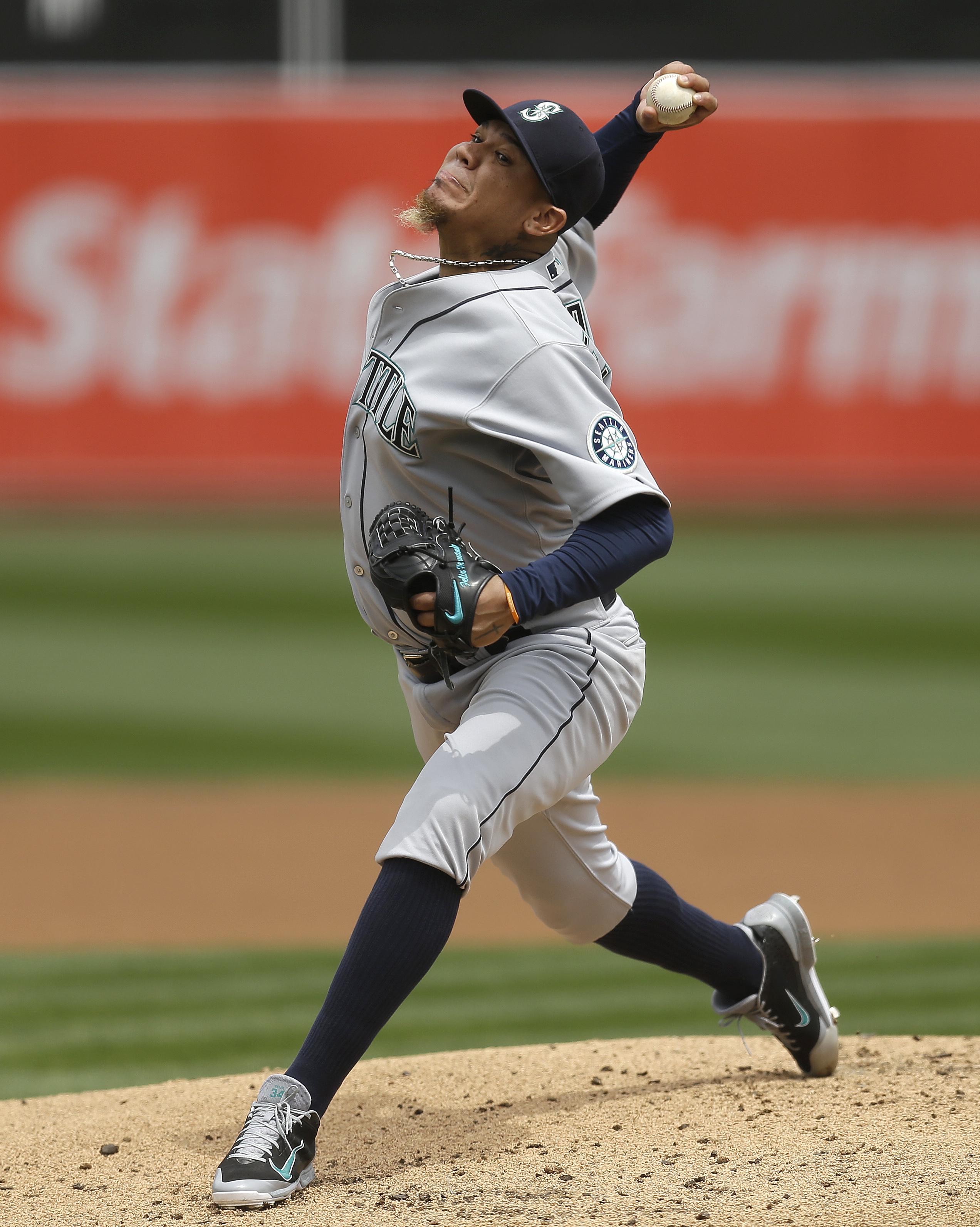 Felix Hernandez' son pitches exactly like him