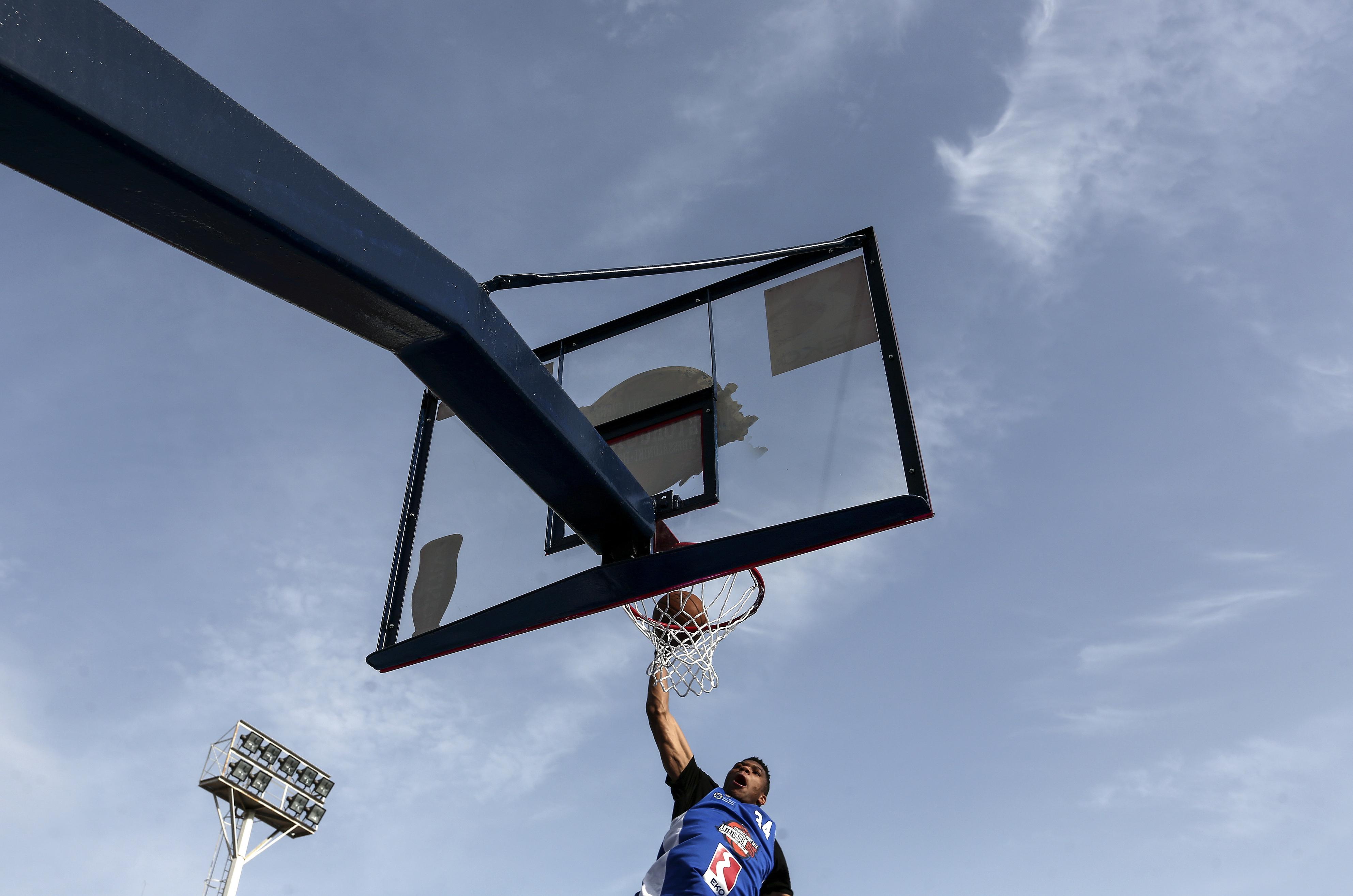 Antetokounmpo brothers, Porzingis play streetball in Athens | The Spokesman-Review