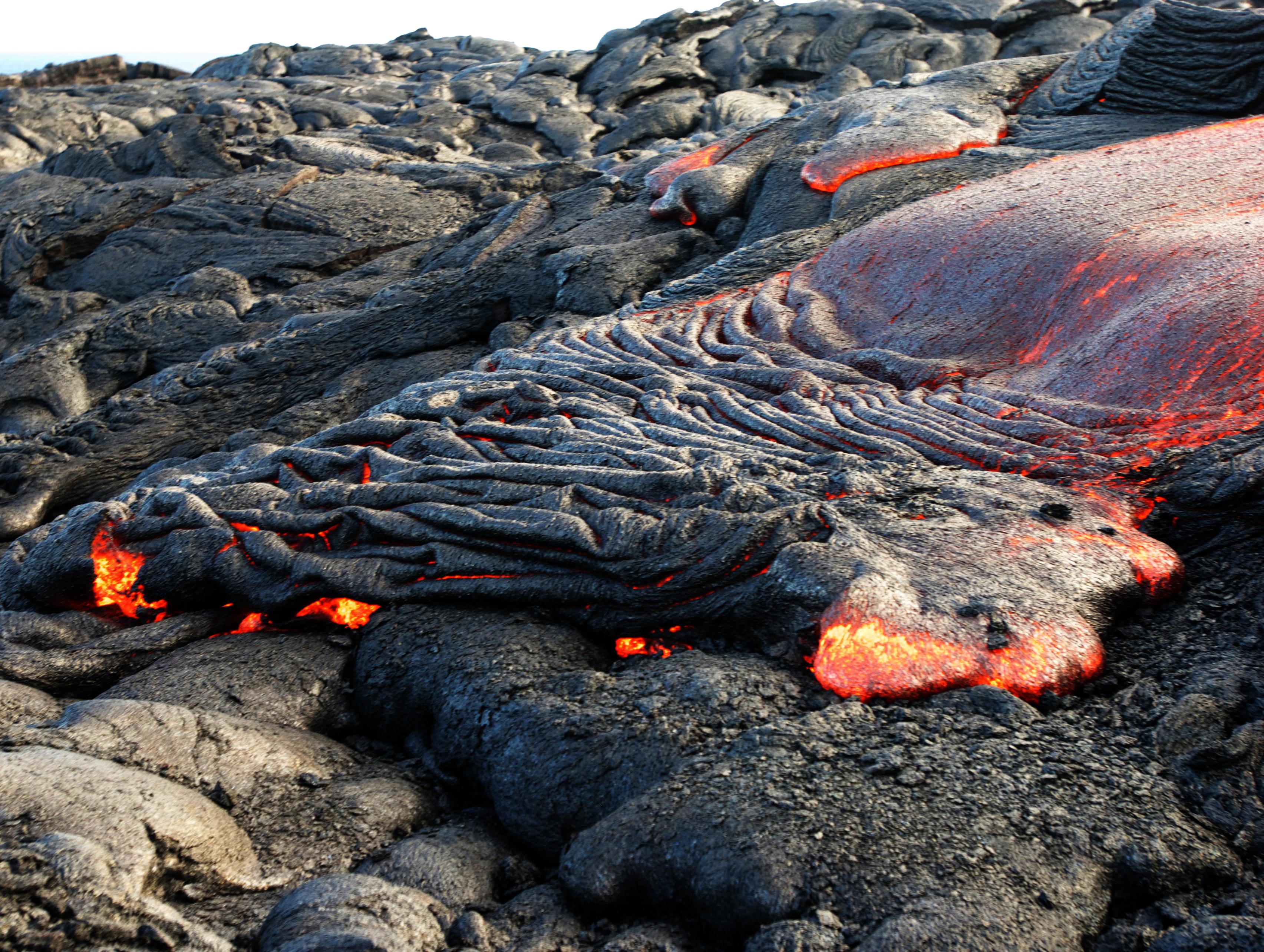 Lava meets the sea, puts on fire-spitting show in Hawaii | The ...