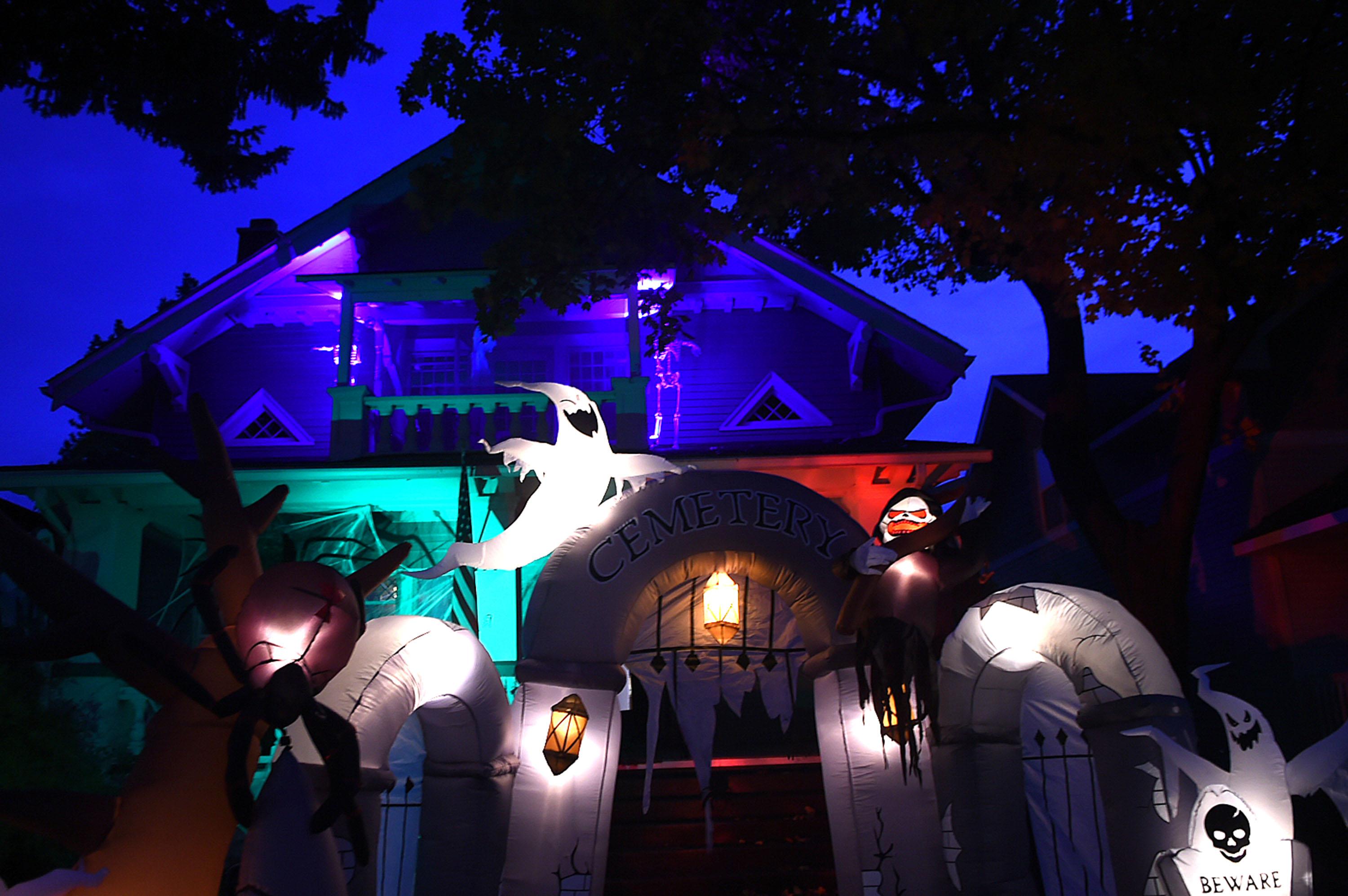 halloween fans go all in on the holiday the spokesman review