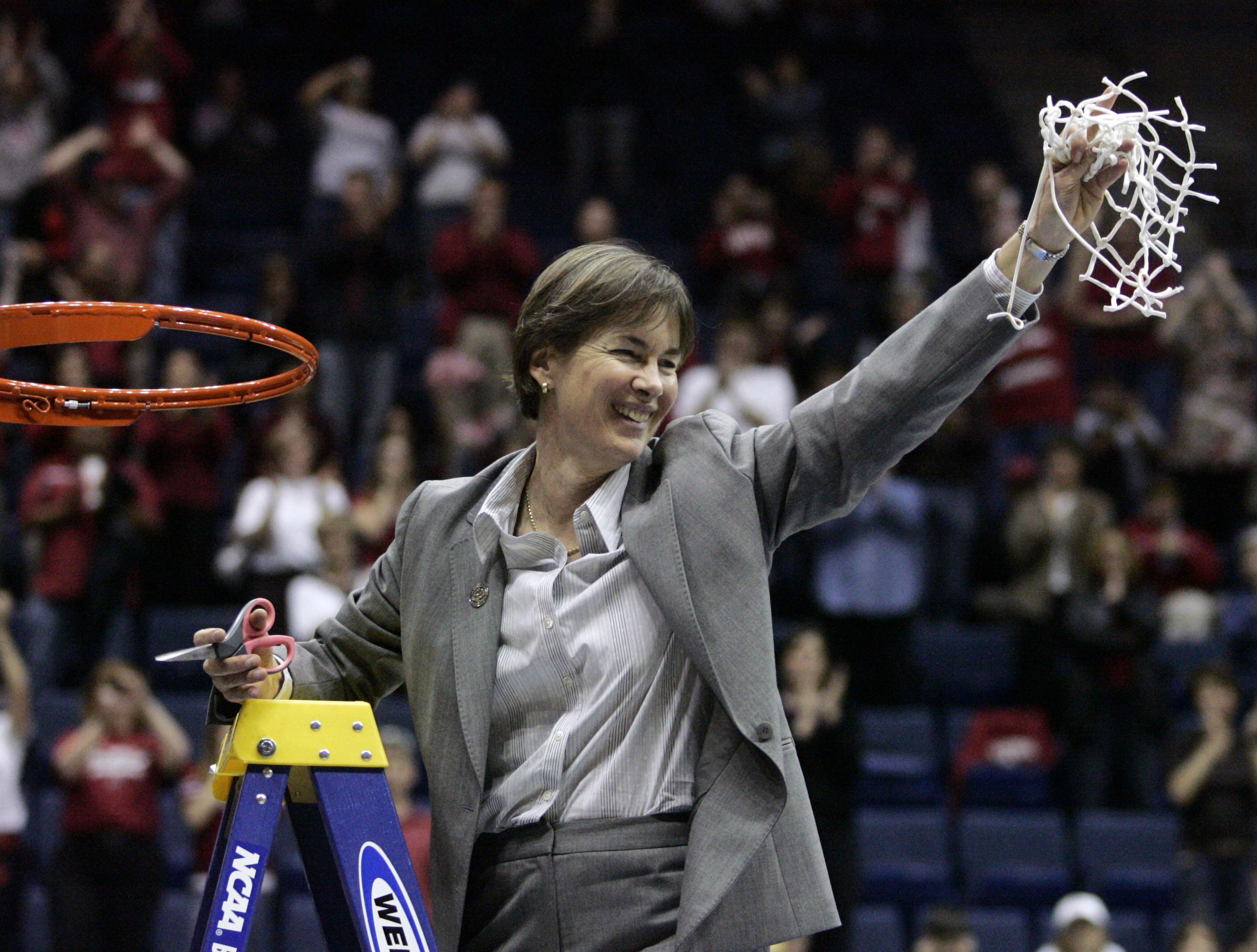 Tara Vanderveer Chases More History 1 000th Career Win The