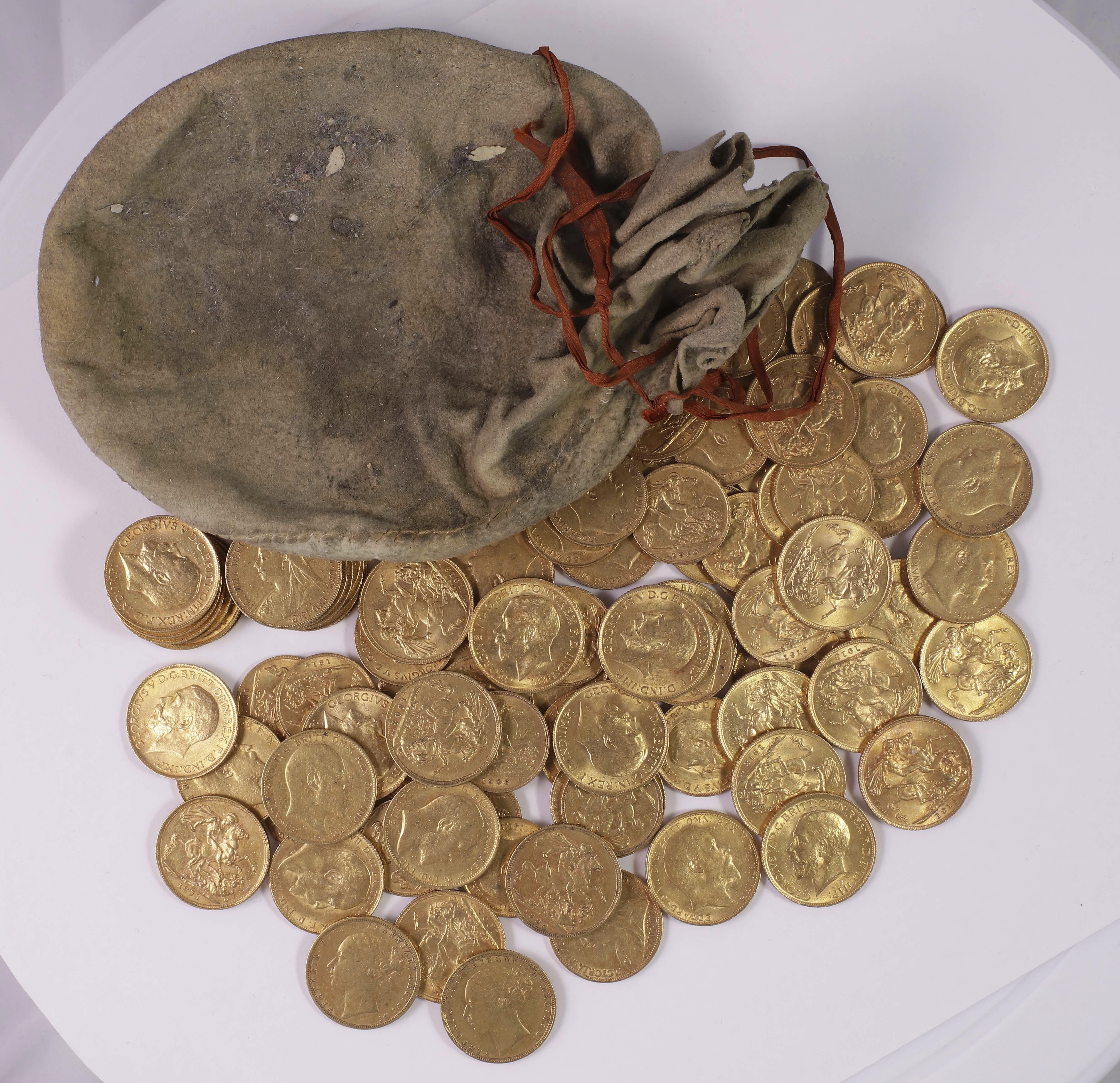 В каком году нашли первое золото. Находки золотых монет. Старинные монеты клад. Клад золотых монет. Старинный клад.