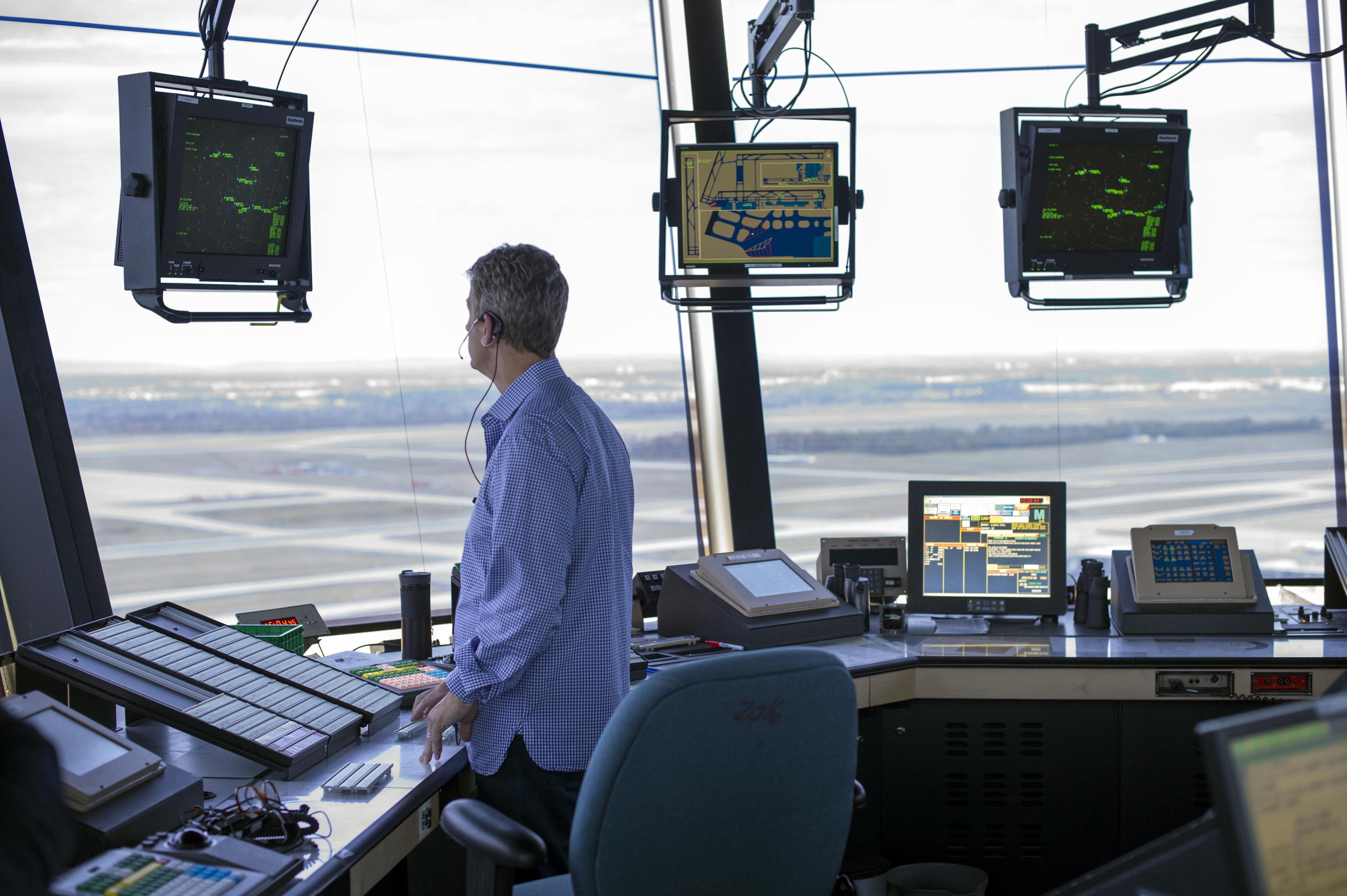 Are Air Traffic Controllers Unionized?