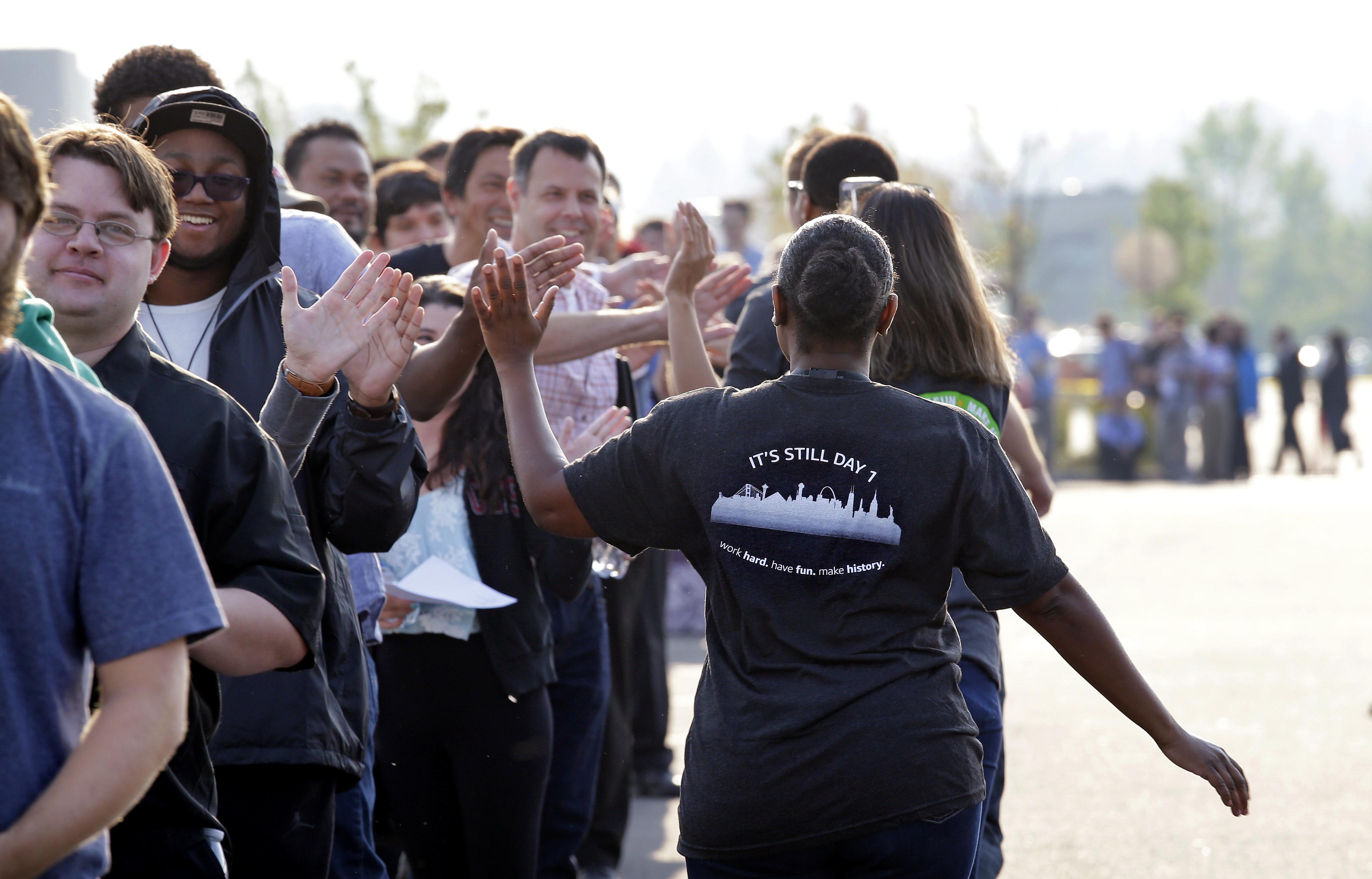 Amazon, in sign of growth, holds job fair for US warehouses The