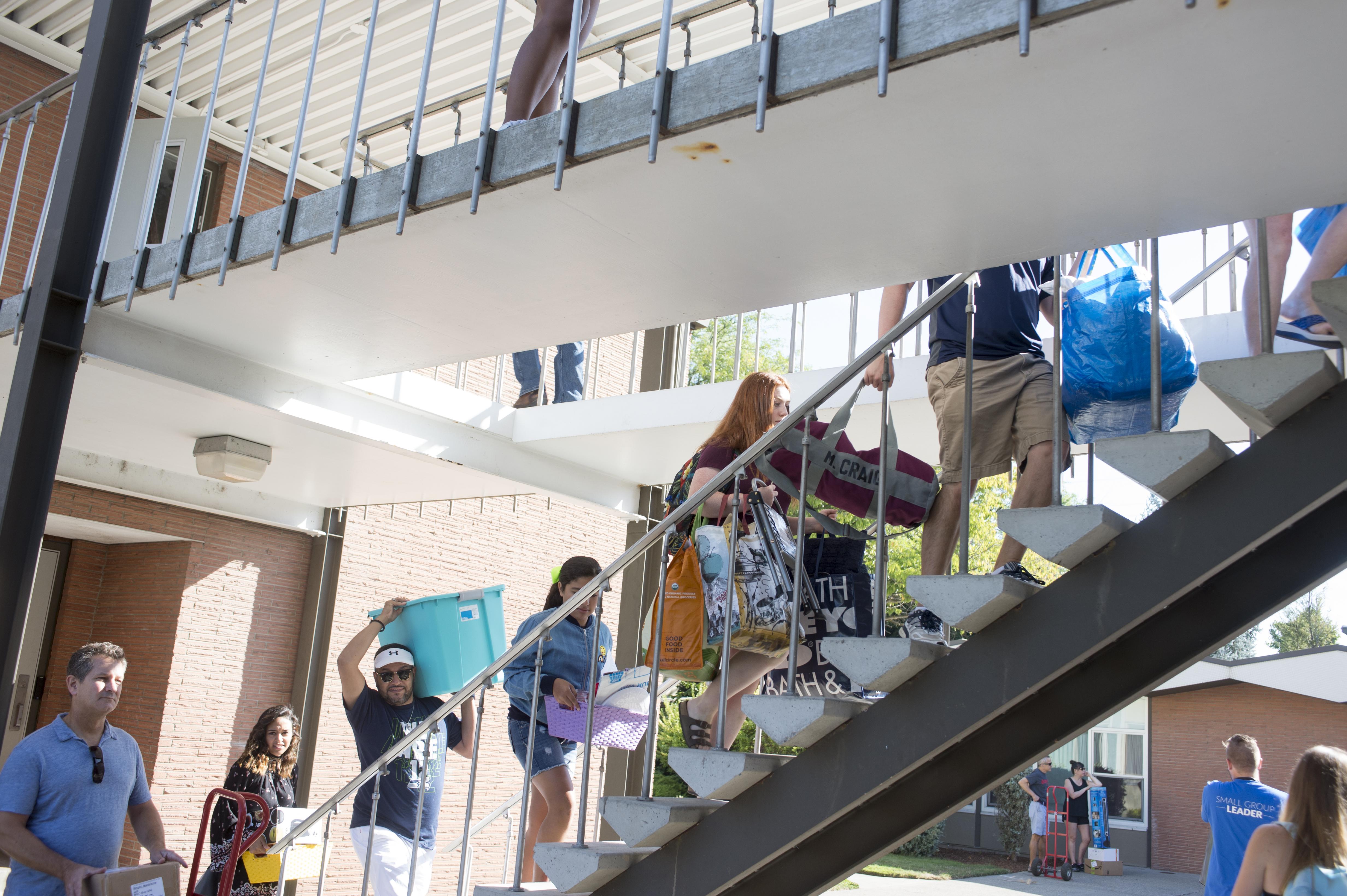 Freshmen move in to Gonzaga dorms | The Spokesman-Review