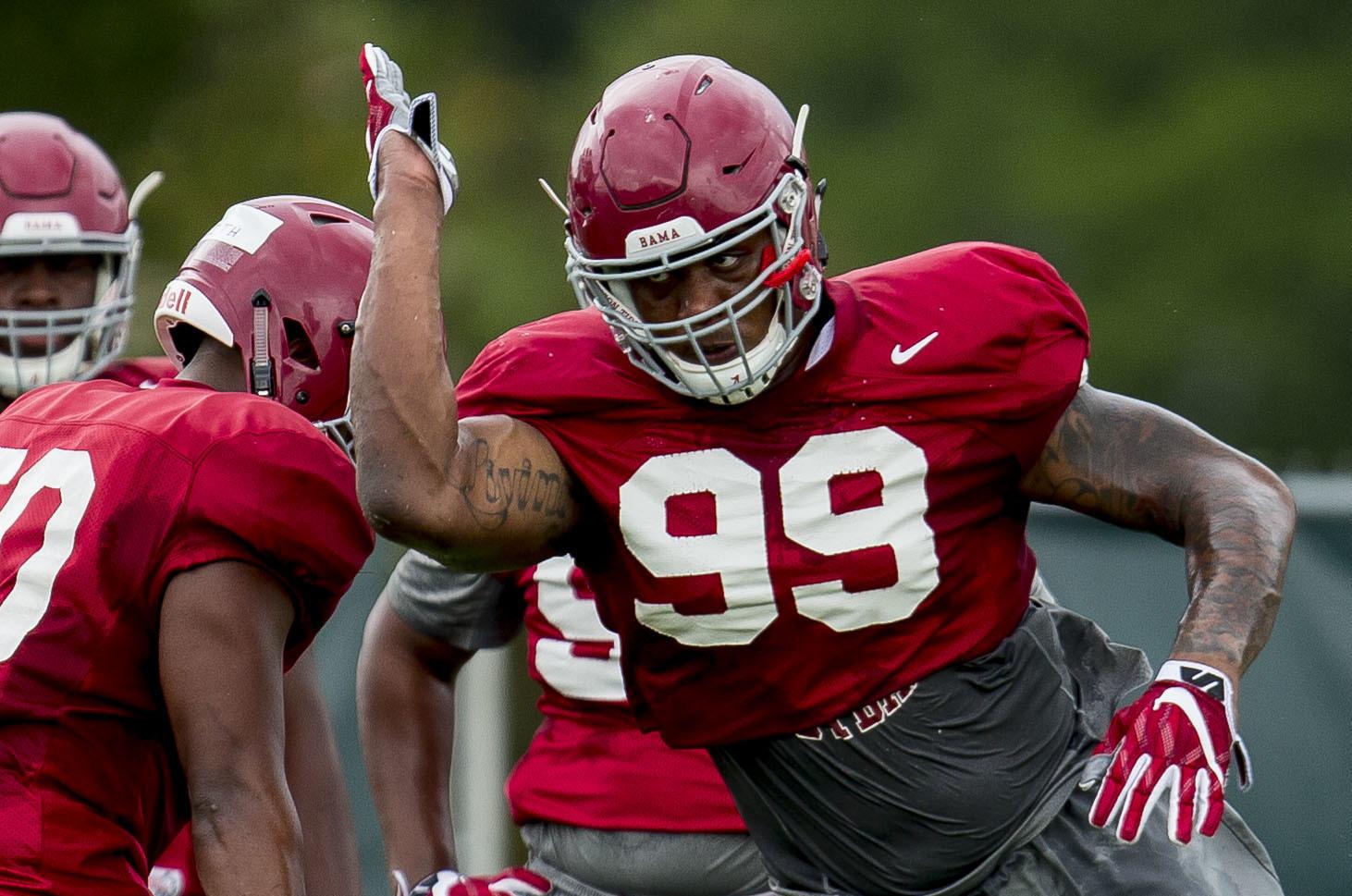 AP source Alabama lineman Raekwon Davis shot at bar The SpokesmanReview