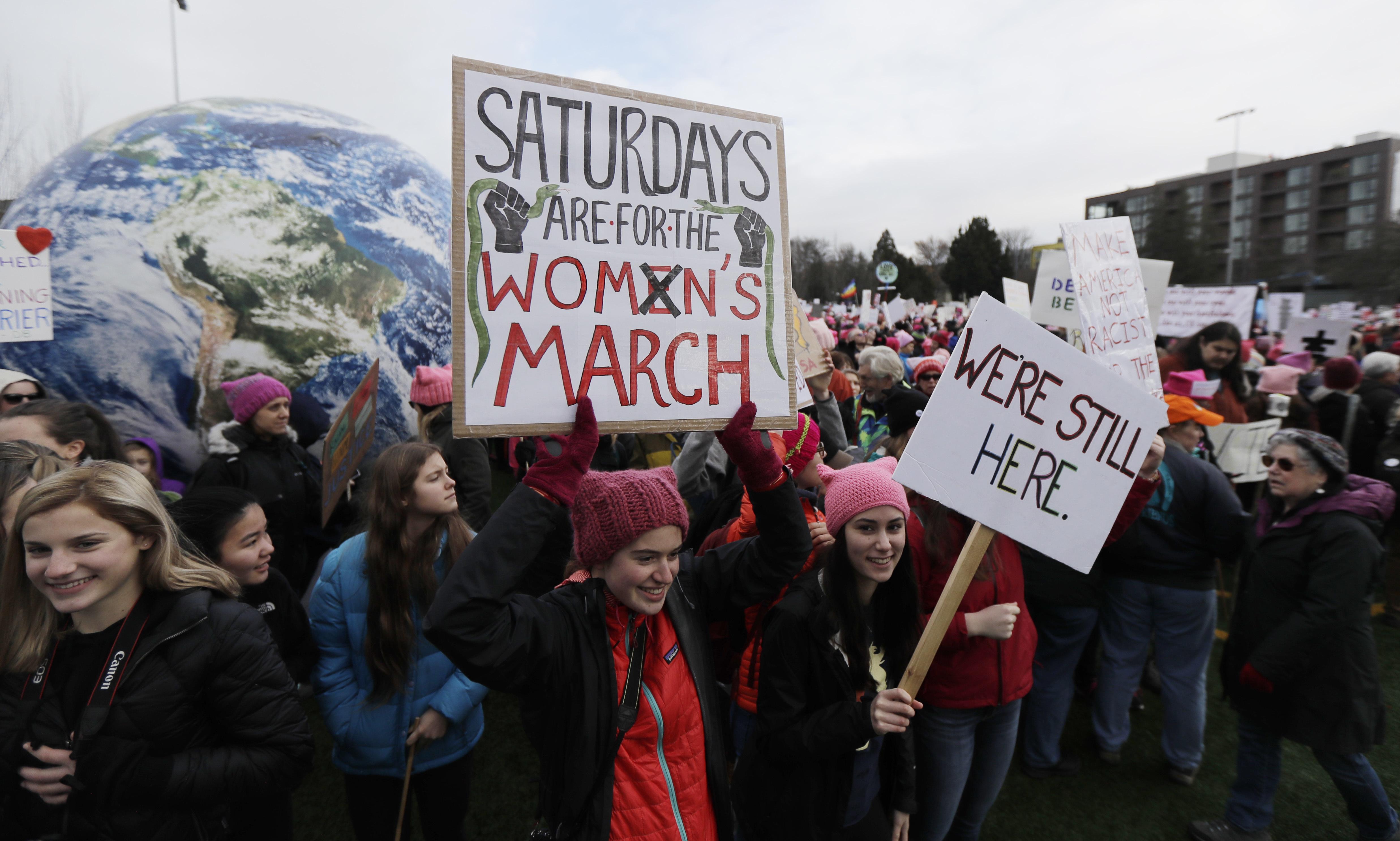 Big crowd turns out for Seattle women’s march, man arrested The