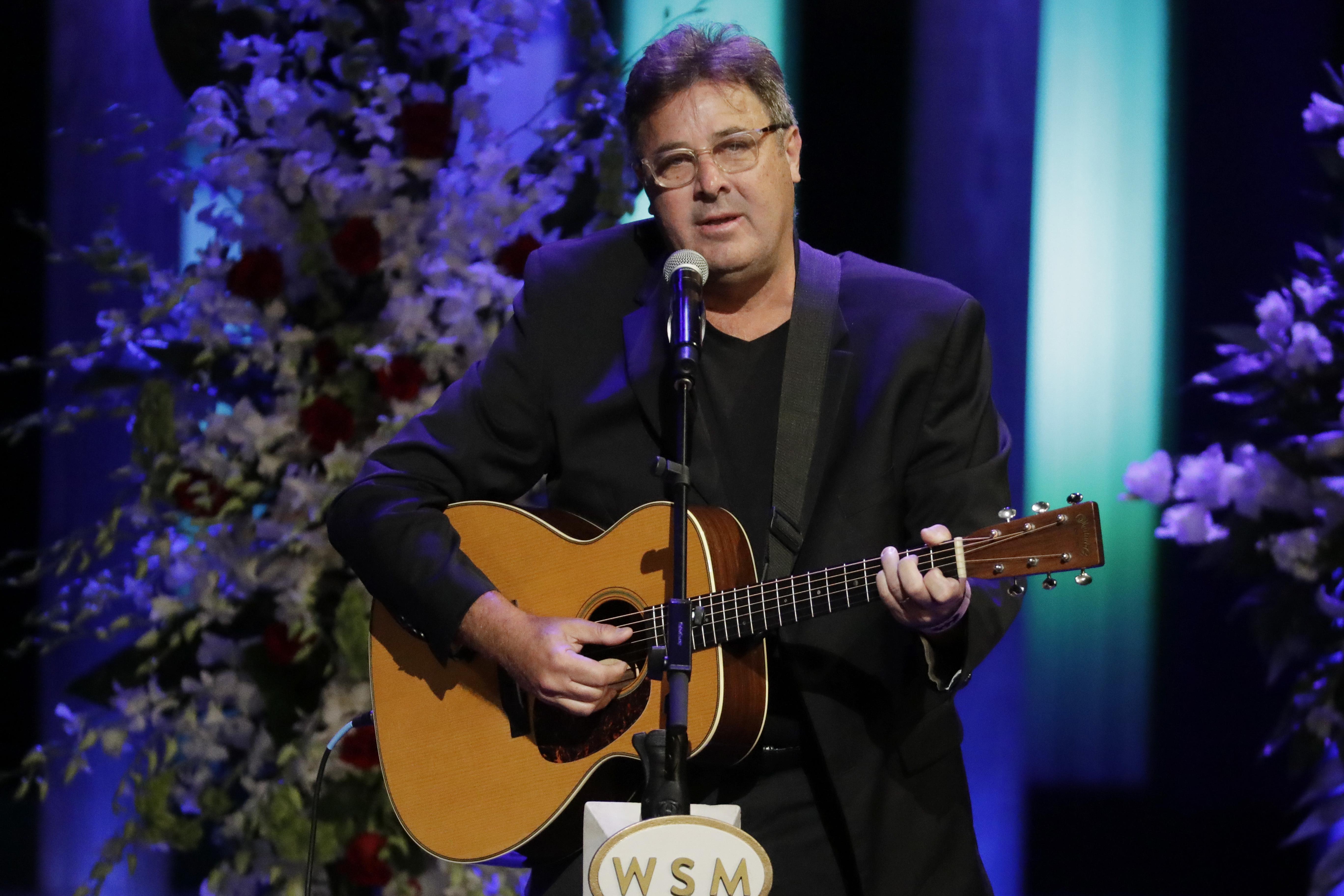 Vince Gill defends Grammys on female representation The SpokesmanReview