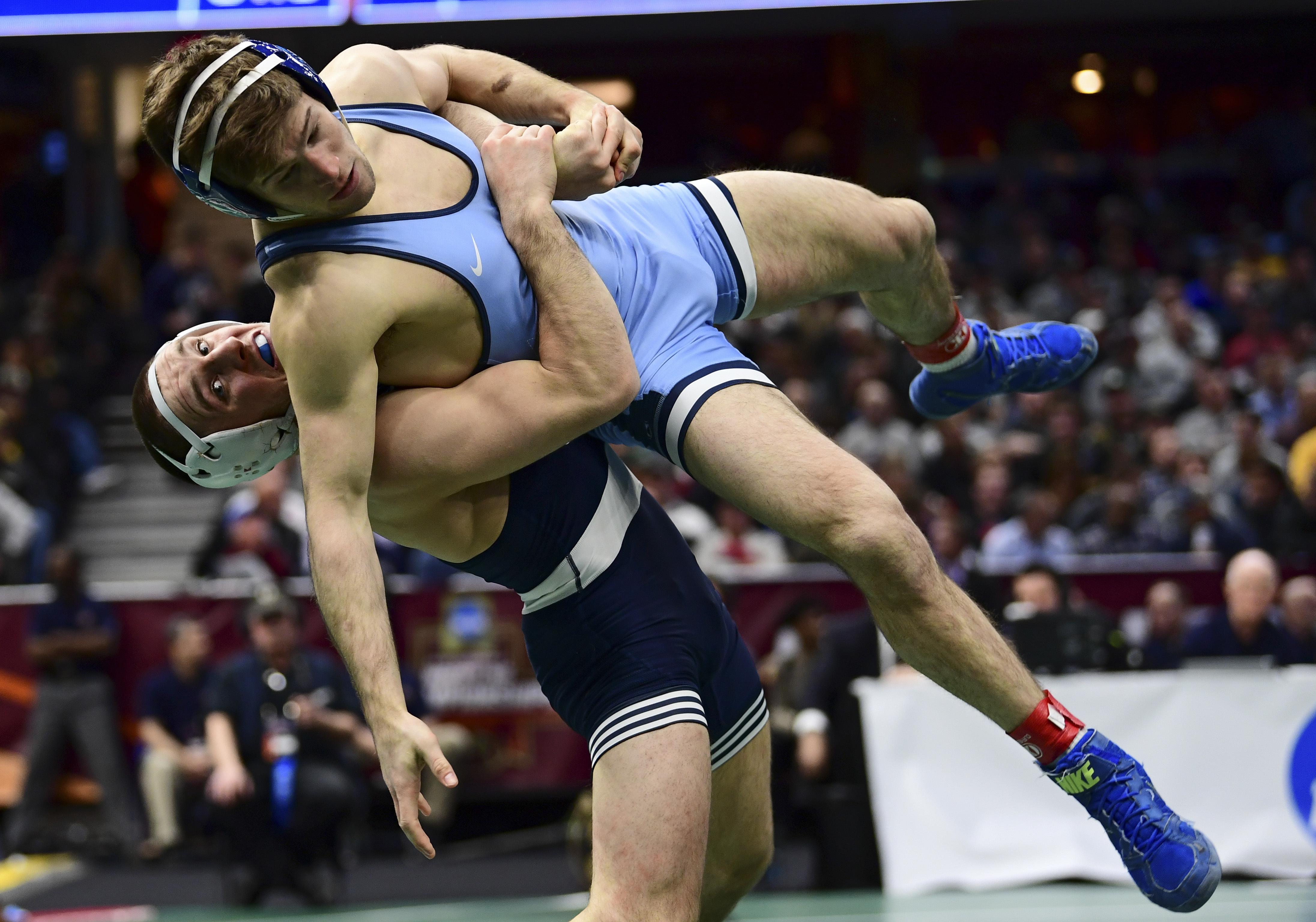 Wrestling championships. Борьба NCAA. College Wrestling. E Champs борьба. Collegiate Wrestling.