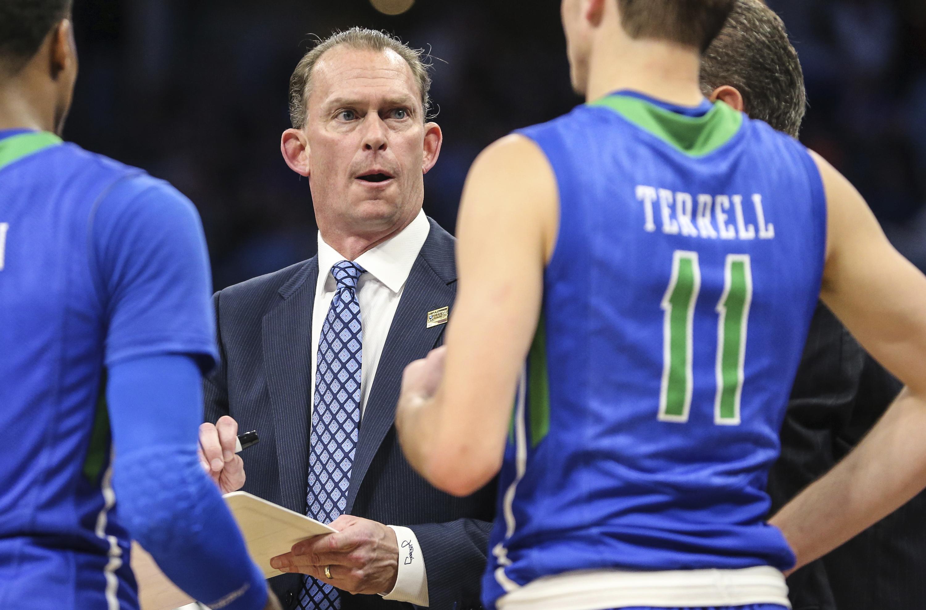 East Carolina Brings Back Dooley As Its Men S Hoops Coach The