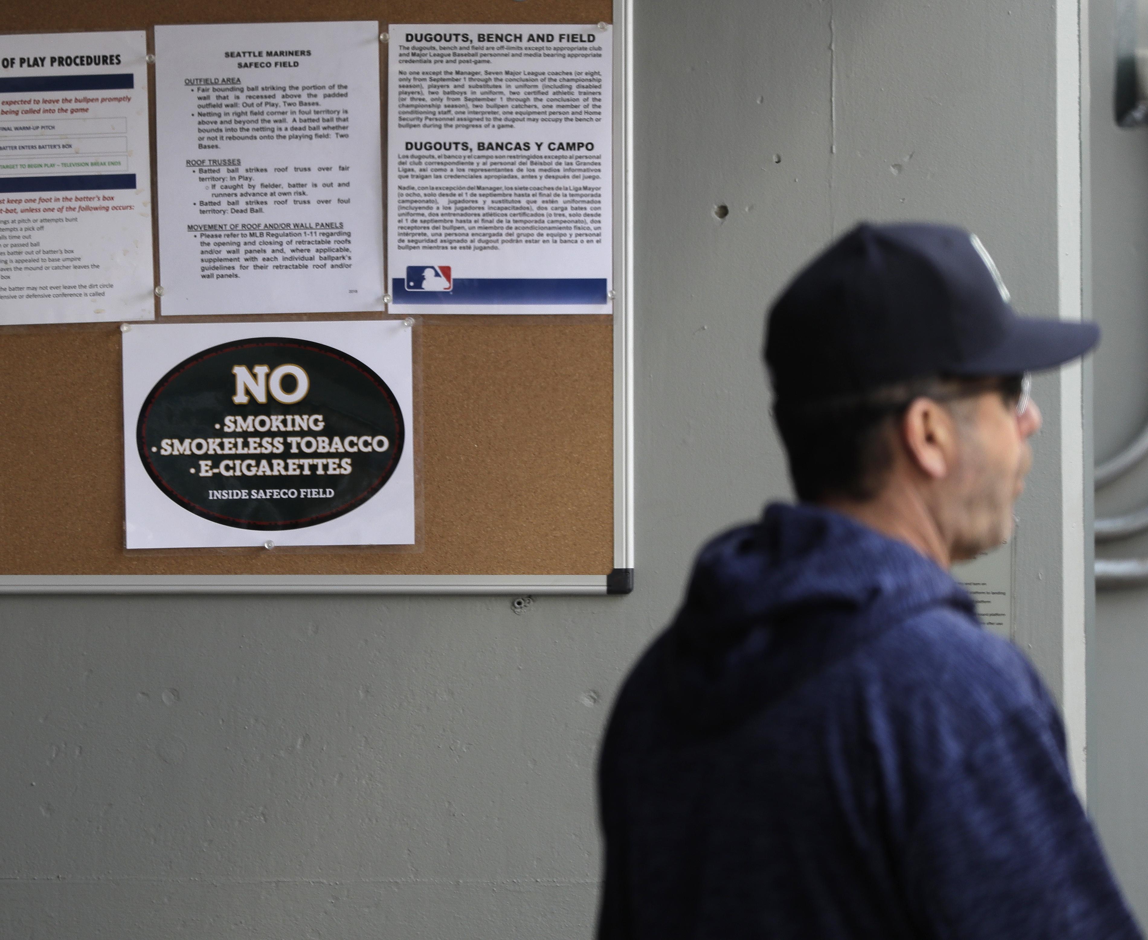Mariners, opponents will soon be banned from smokeless tobacco at Safeco  Field