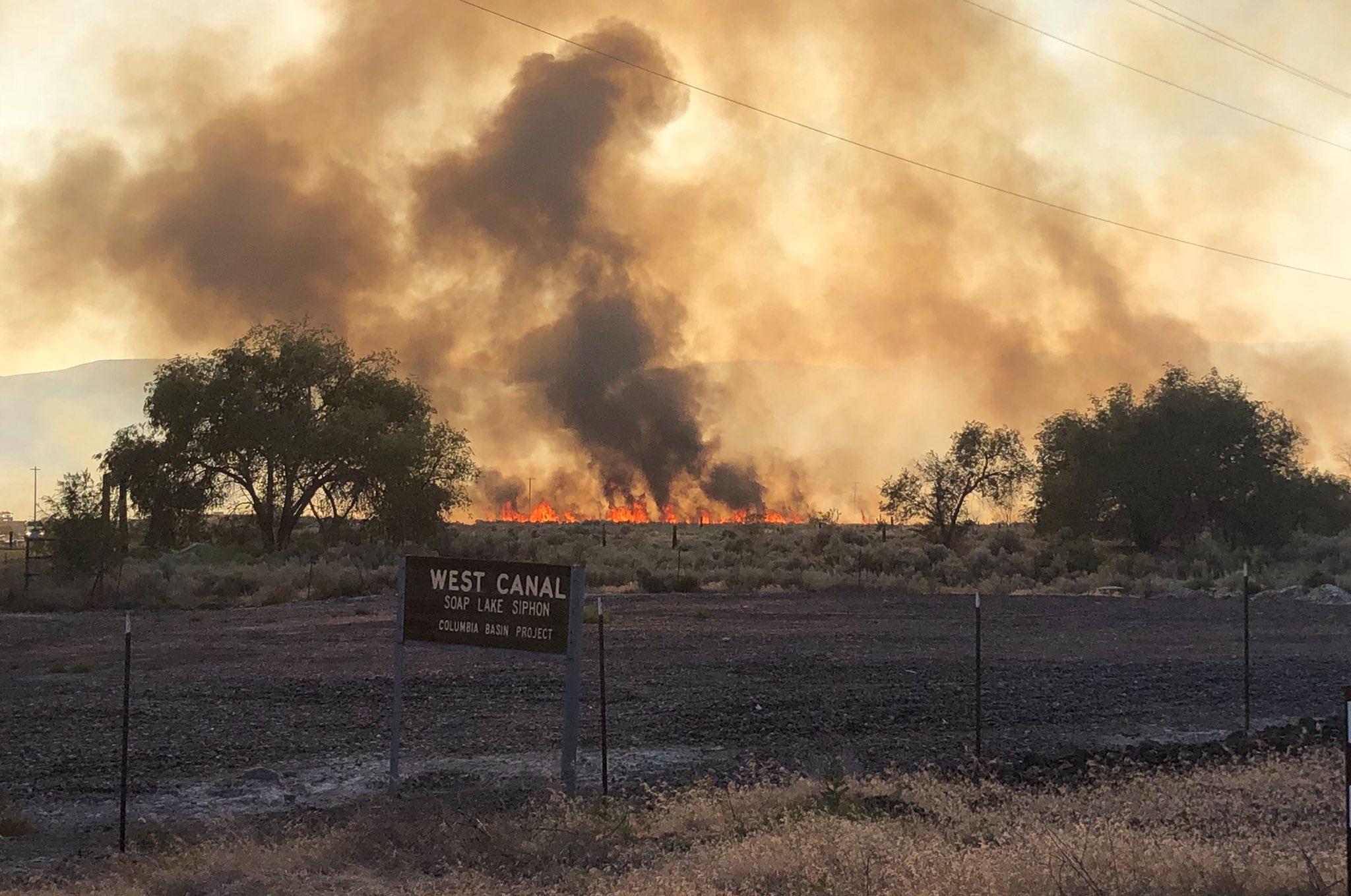 1,000 acre brush fire prompts evacuations north of Soap Lake The