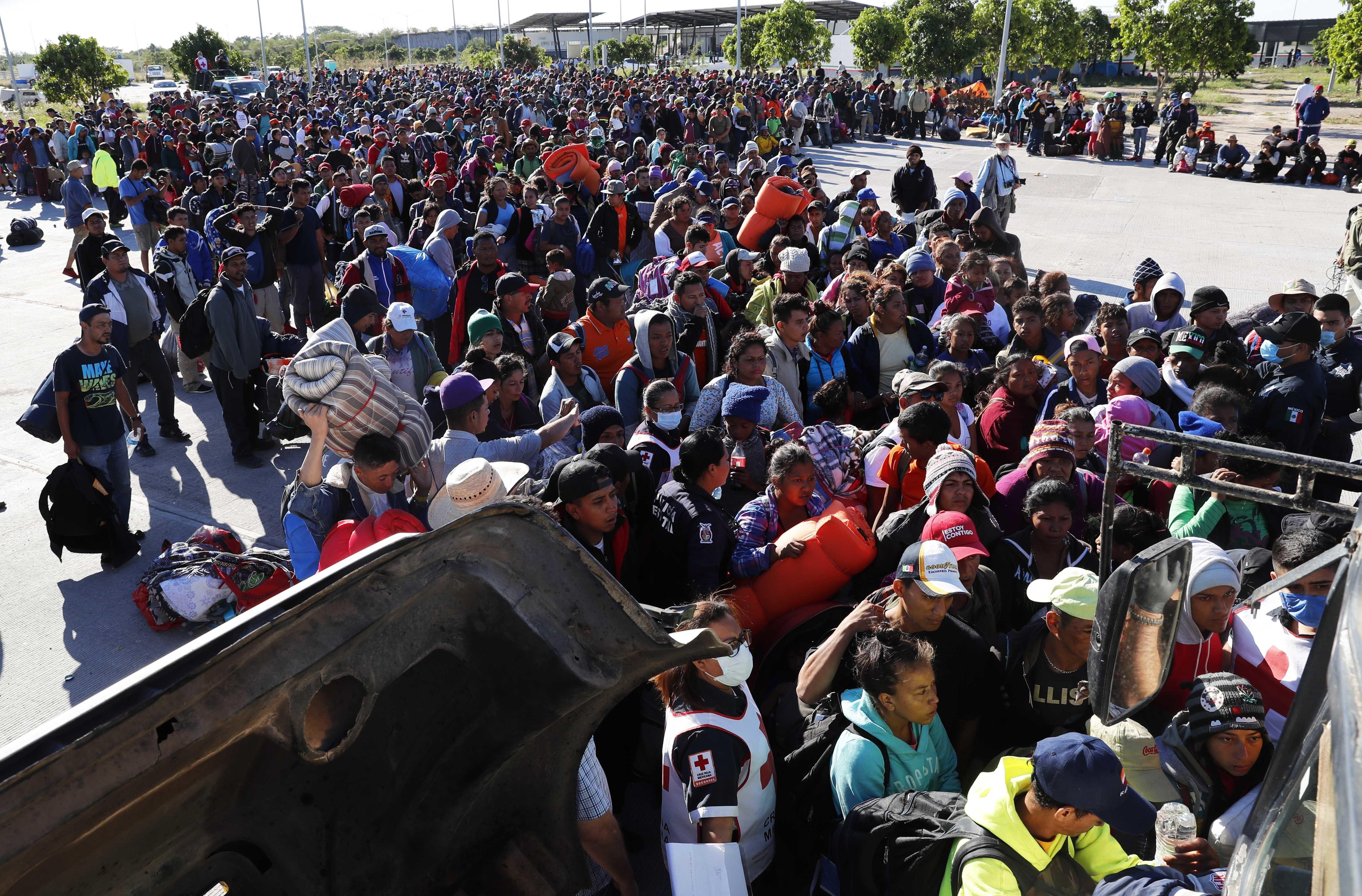 Migrant caravan groups arrive by hundreds at U.S. border The