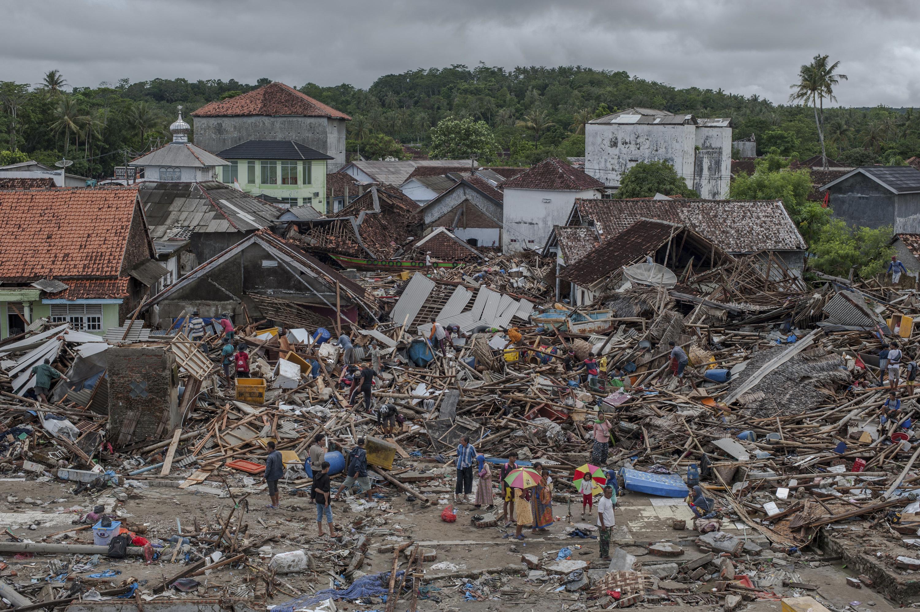 Indonesia Searches For Tsunami Victims Death Toll Hits 373 The   APTOPIX Indonesia Tsunami.JPG 