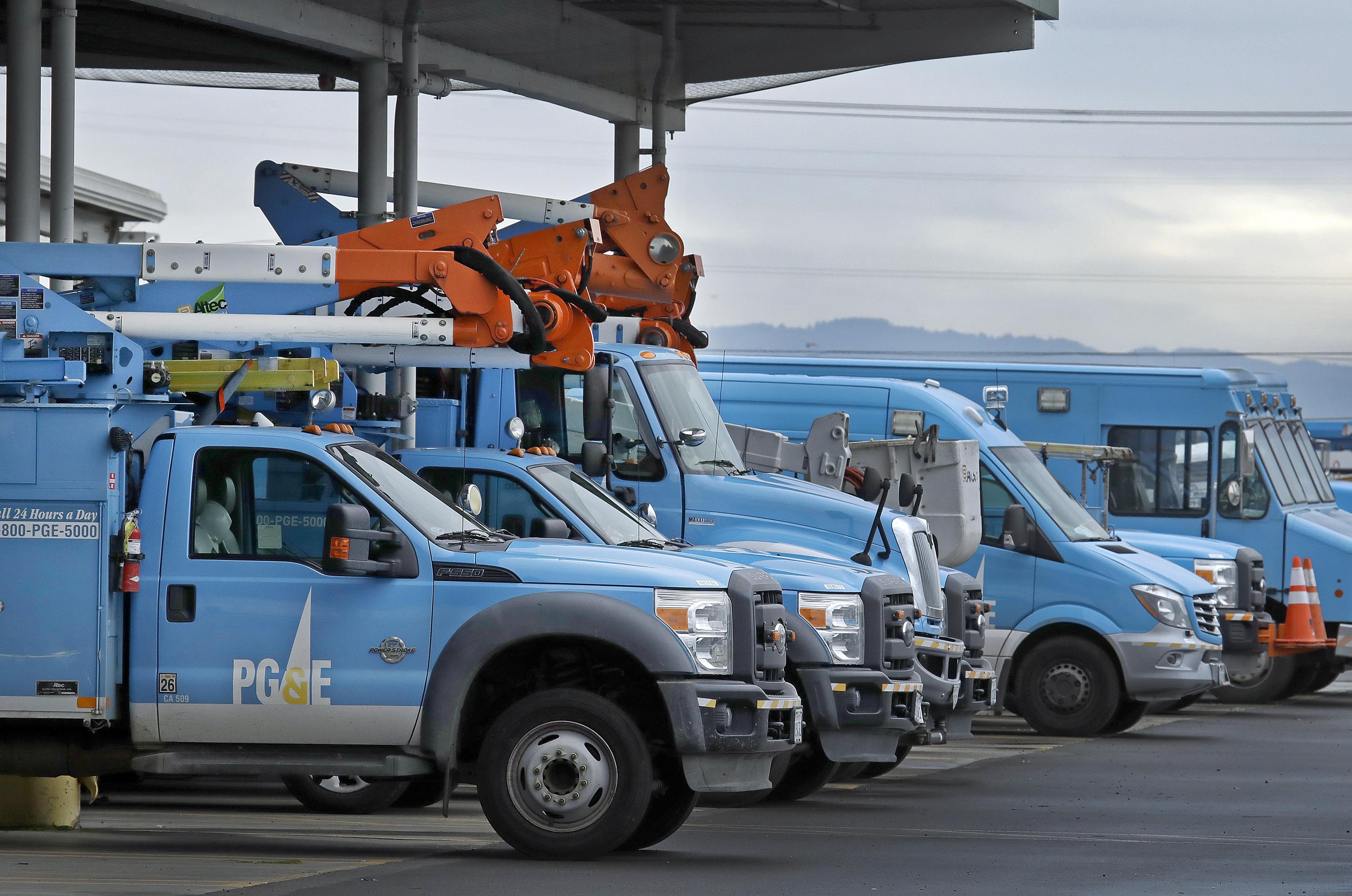 Pg E Judge S Proposals For Fire Risk Could Cost Up To 150b The Pacific Gas Electric Vehicles Are Parked Jan 14 2019 At The Pg E