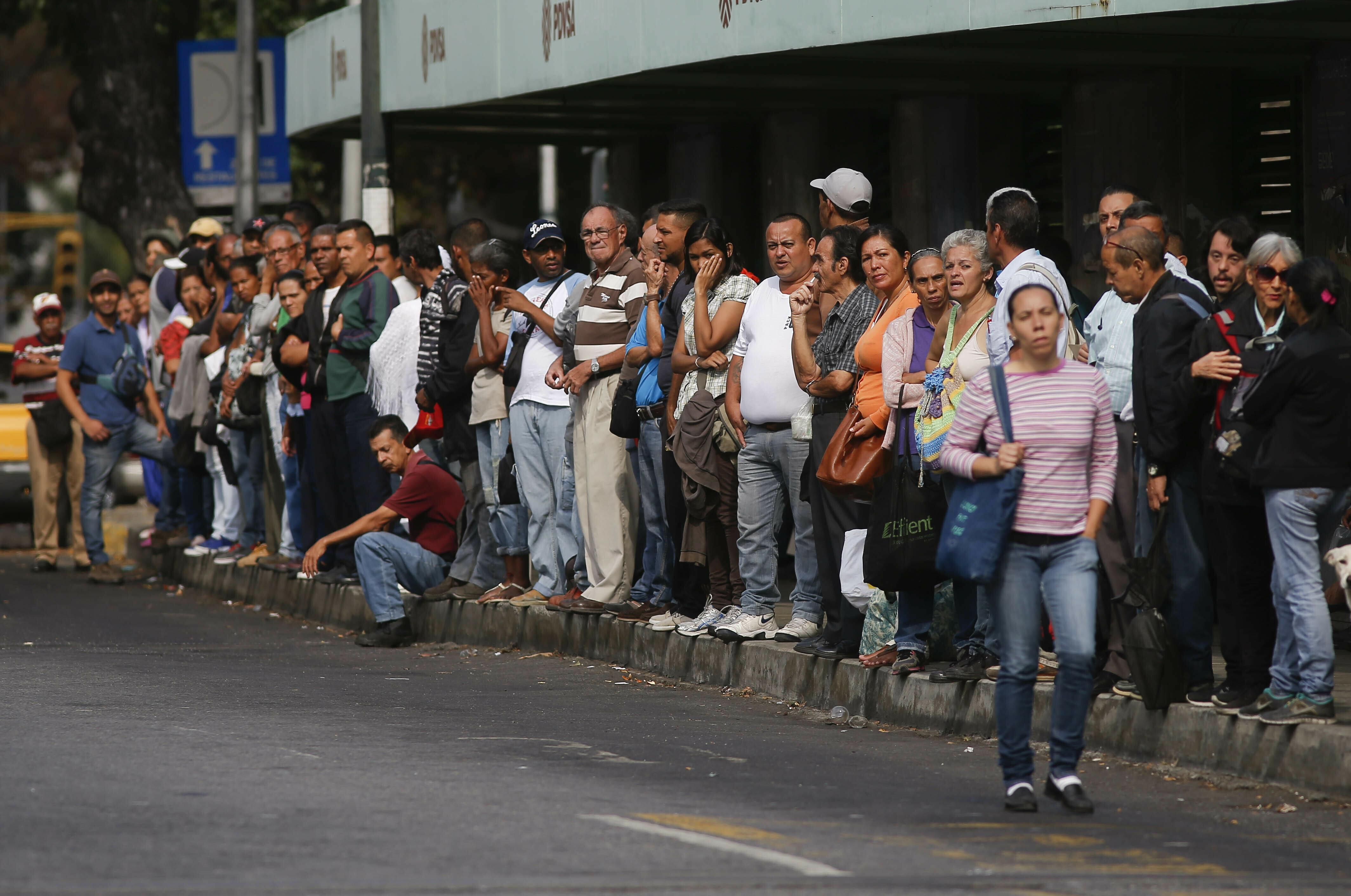 Massive Venezuela power outage raises tensions amid crisis The