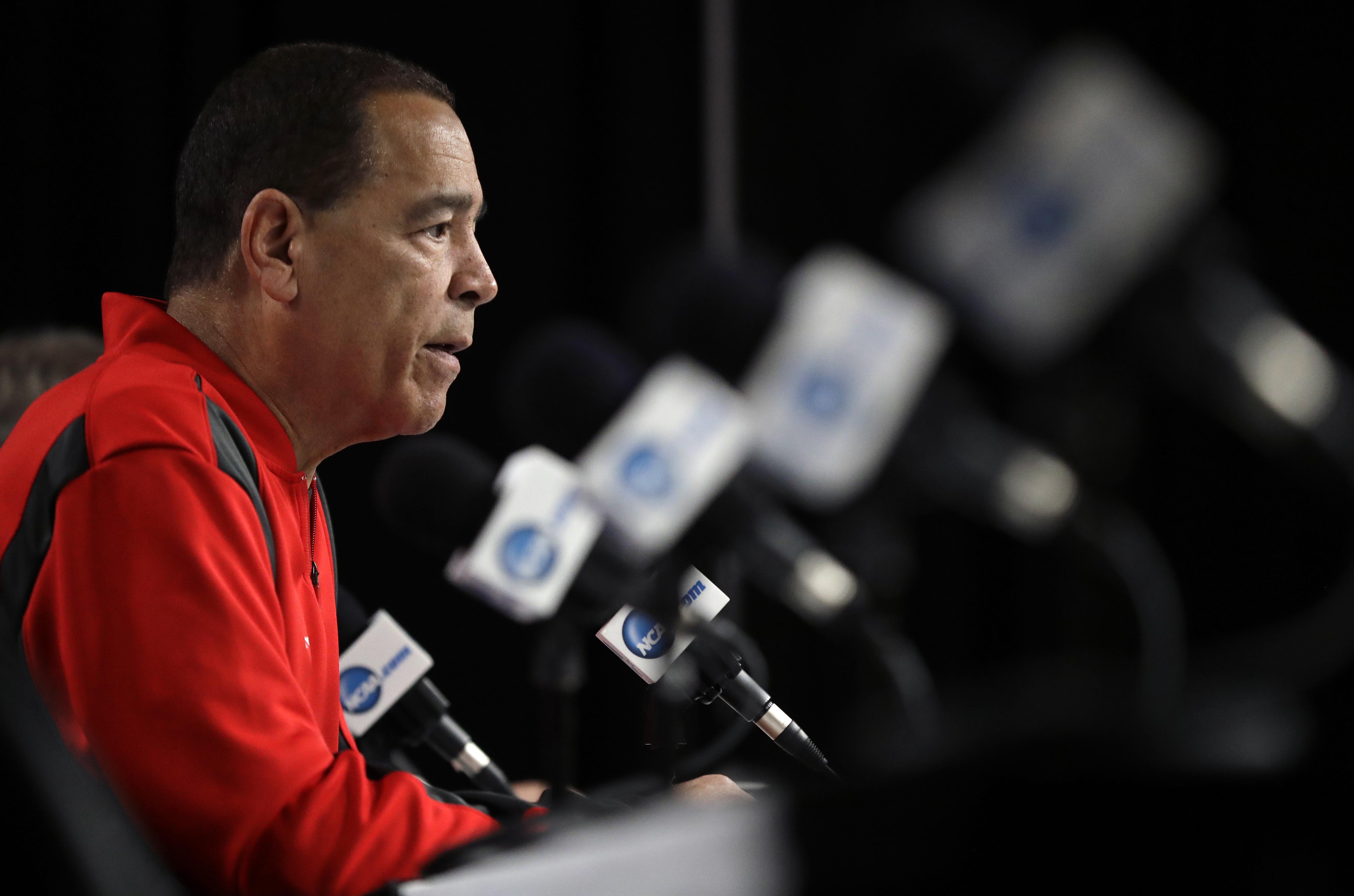 Coach Kelvin Sampson Signs Extension To Stay With Houston The