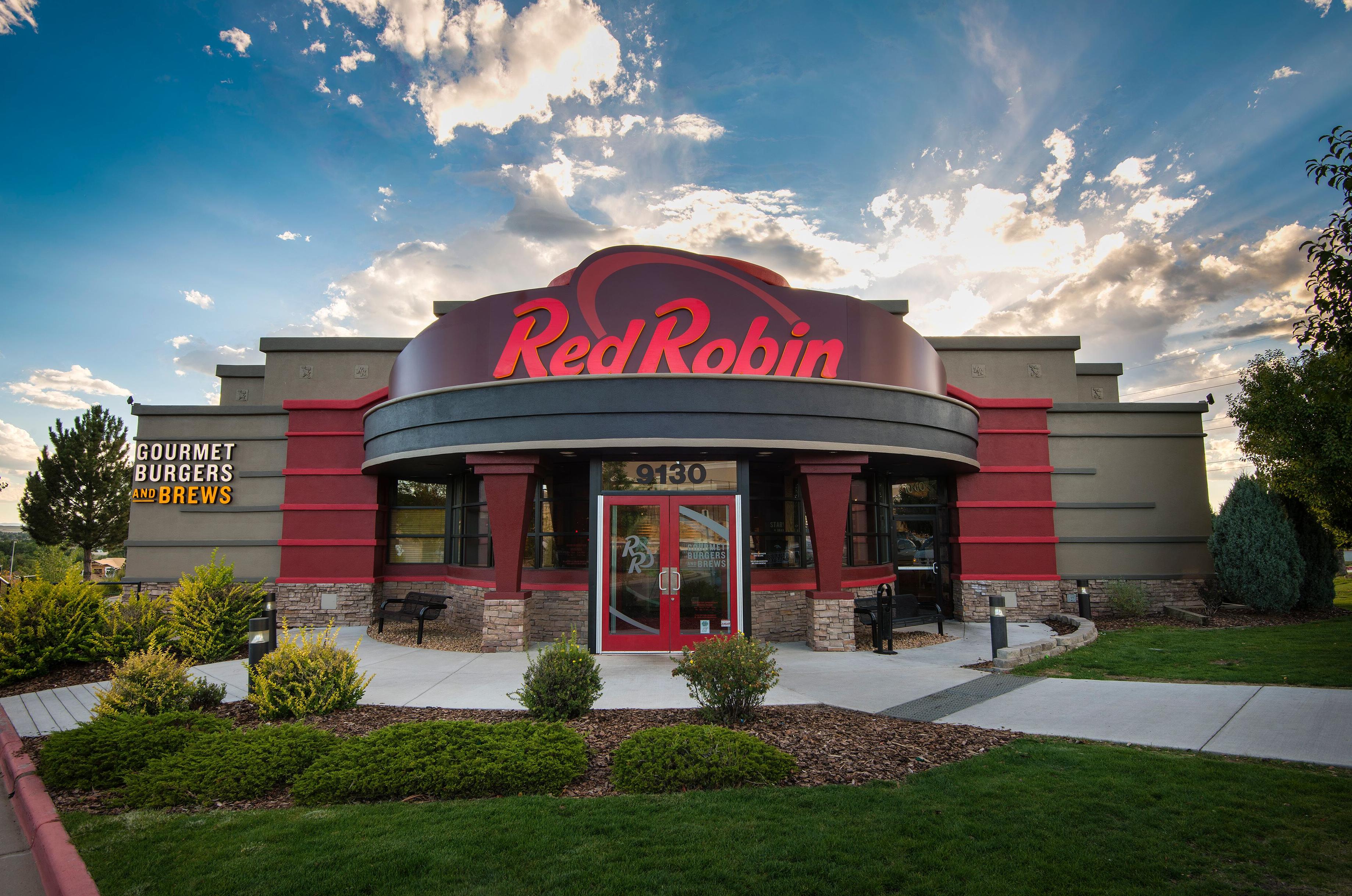 red robin apple valley