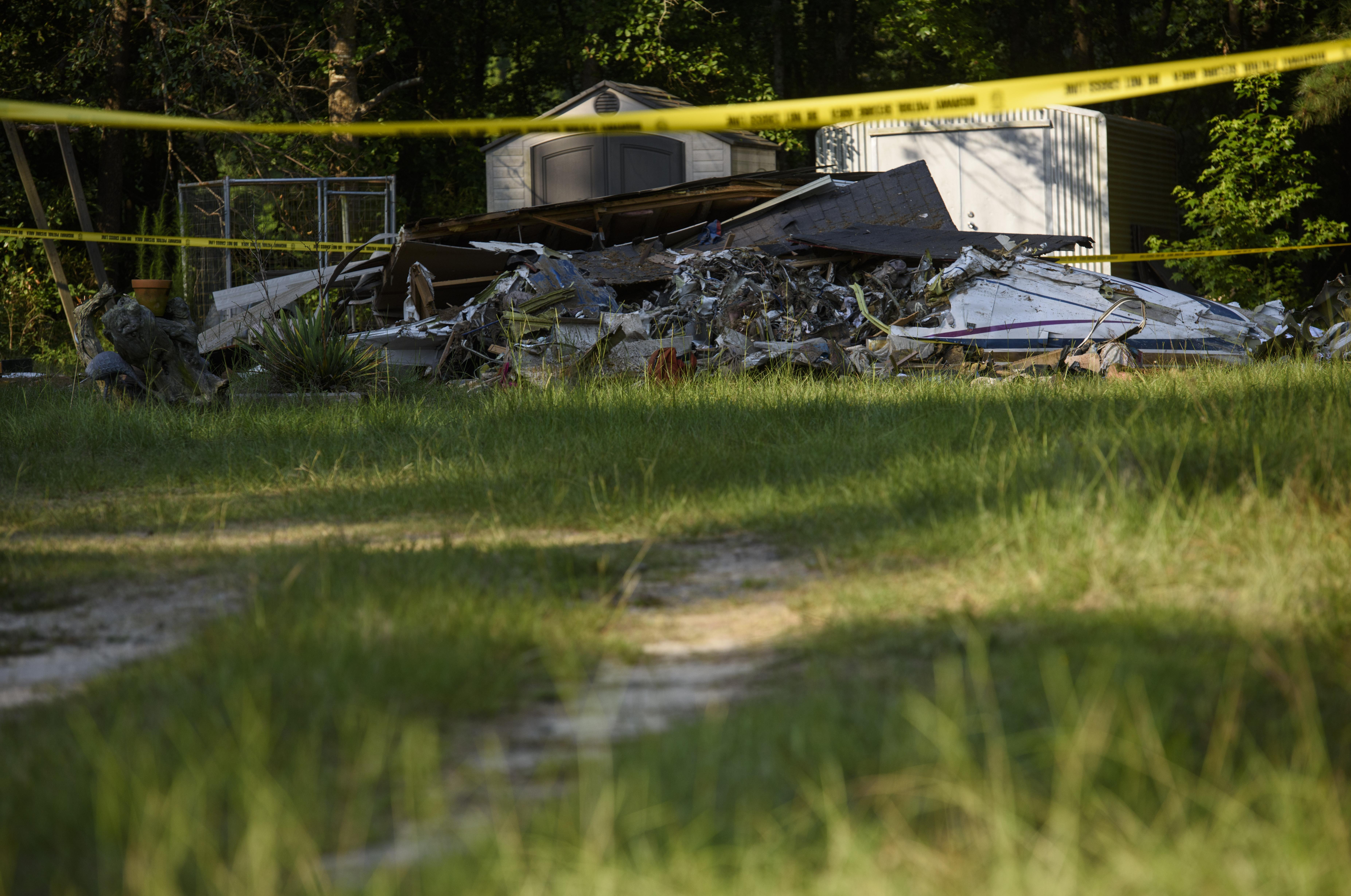 plane-crashes-into-house-in-maryland-6-killed-cbs-news