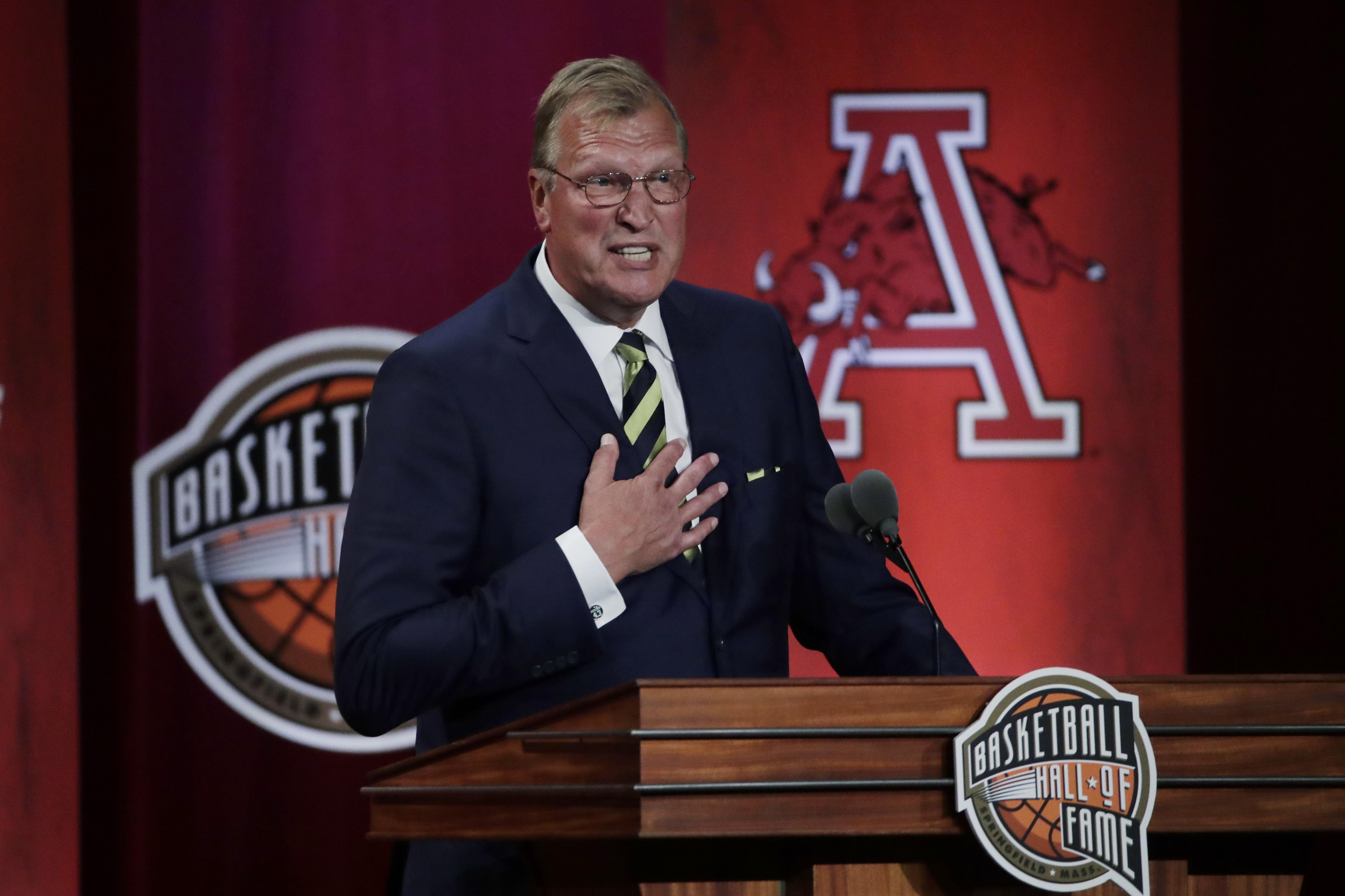 In Basketball Hall of Fame speech, Jack Sikma pleads for NBA's return