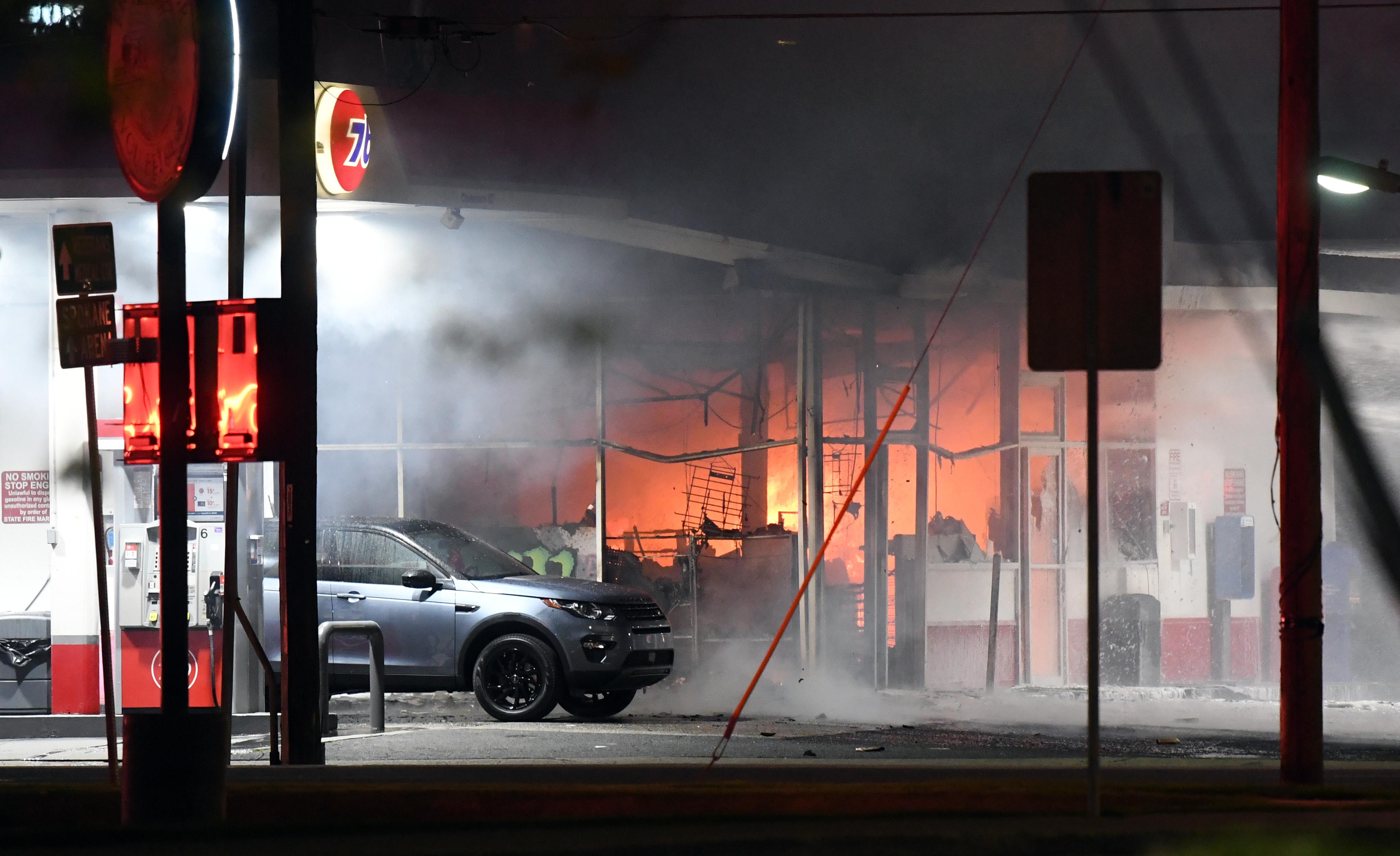 blaze engulfs 76 gas station the spokesman review blaze engulfs 76 gas station the spokesman review