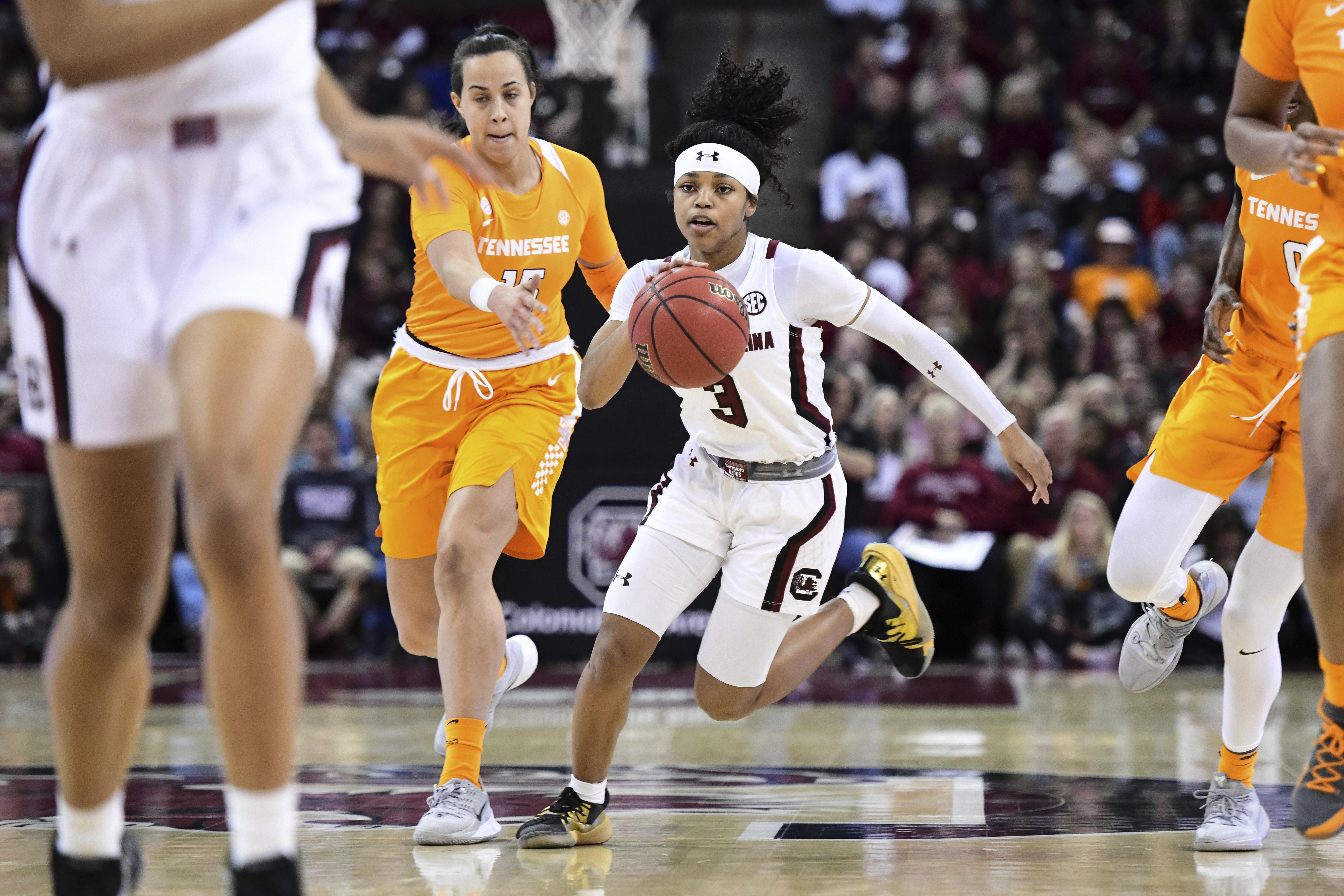 Top 25 Roundup No 1 South Carolina Rolls Past No 22 Tennessee The Spokesman Review