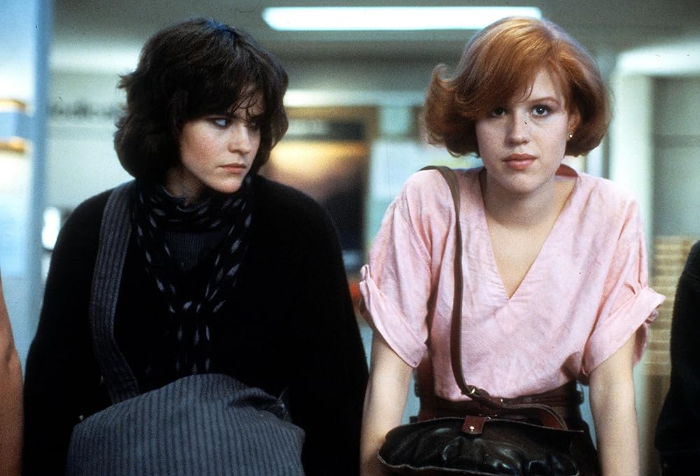 Allison Reynolds (left), played by Ally Sheedy