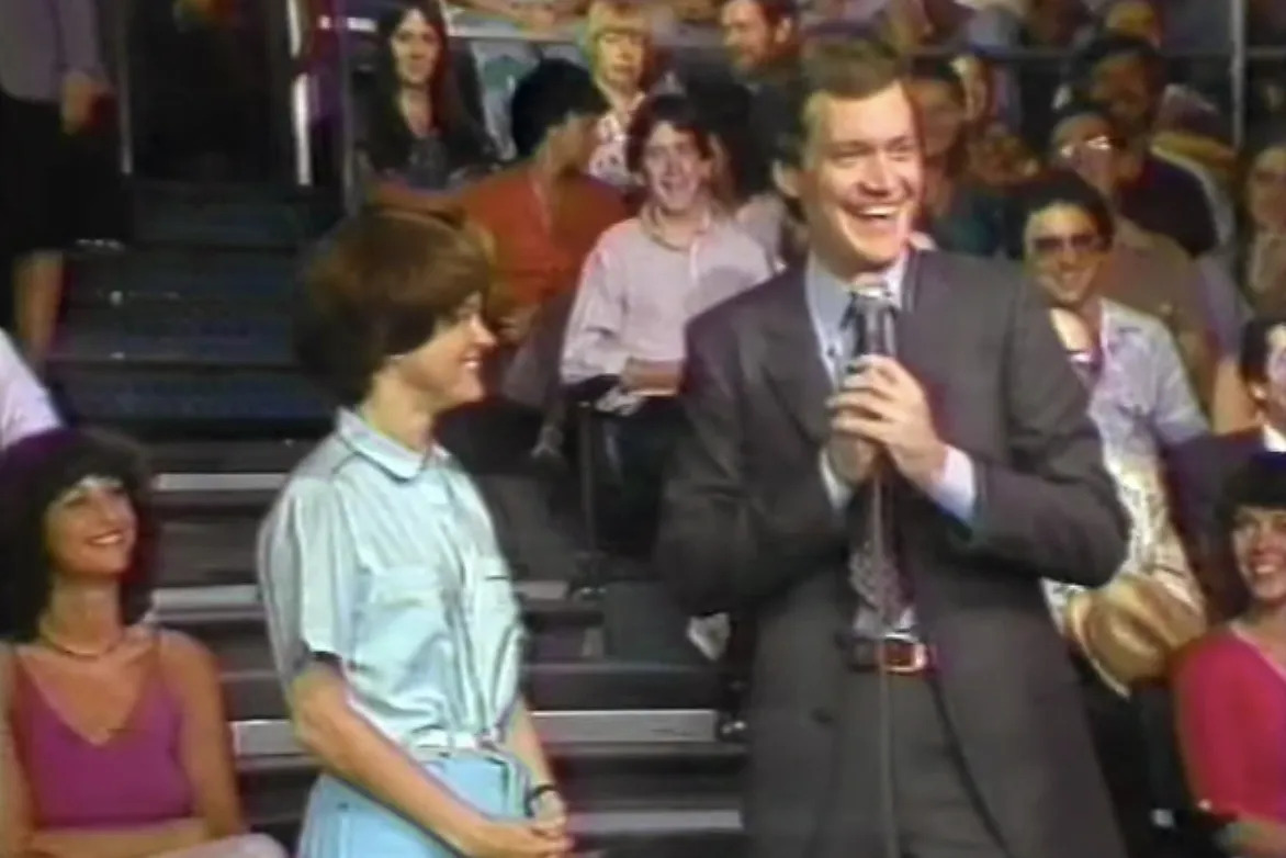 From the start, Dave enjoyed walking into his studio audience to find humor. He did this even in his first show.