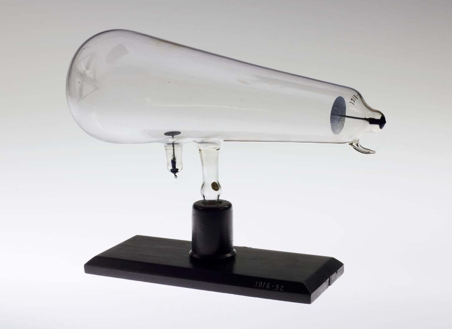A Crookes tube similar to the one with which Röntgen was experimenting when he discovered X-rays. This photo is from the Science Museum Group.